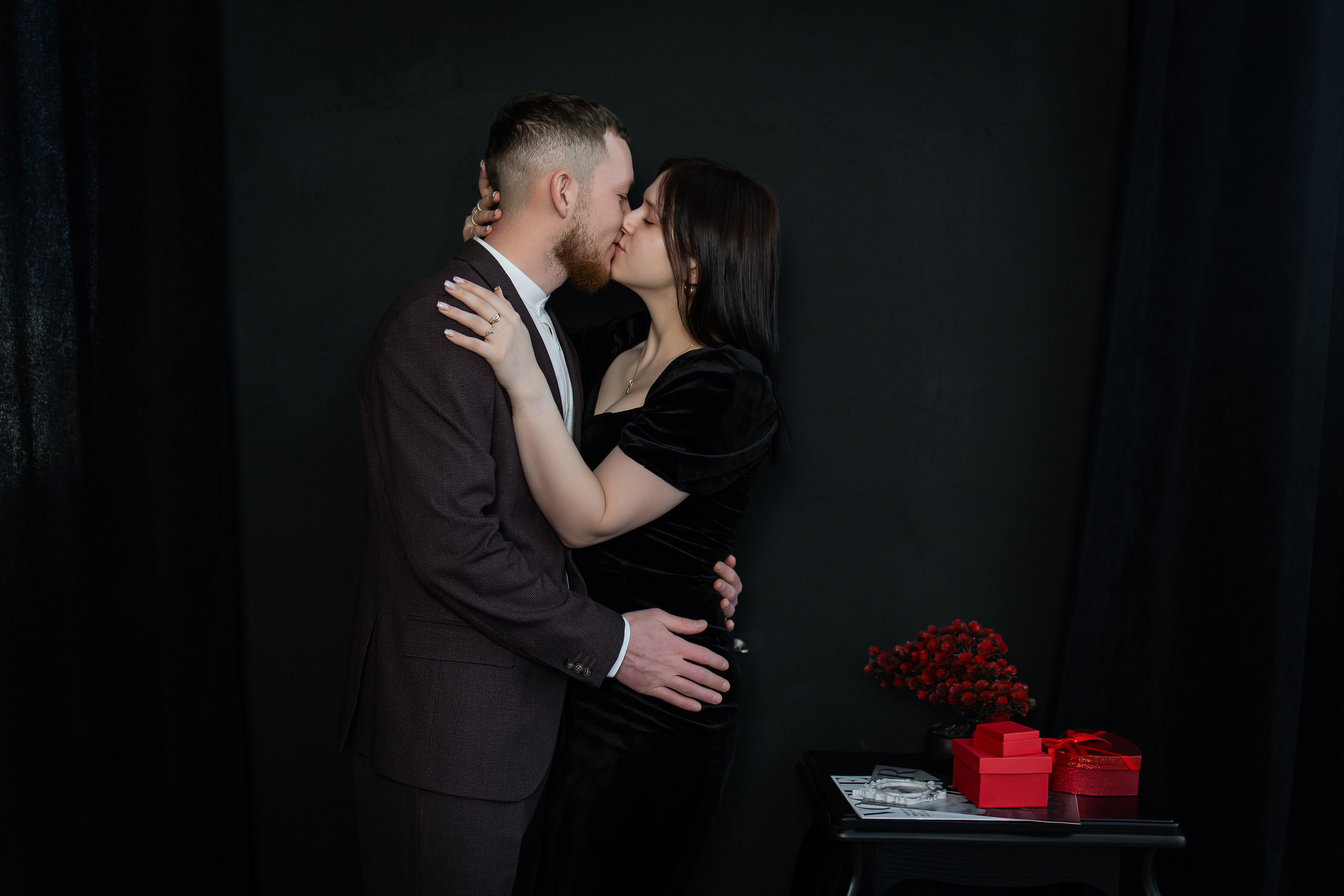 Ваши фотографии. Интерьерная фотостудия Background в Омске