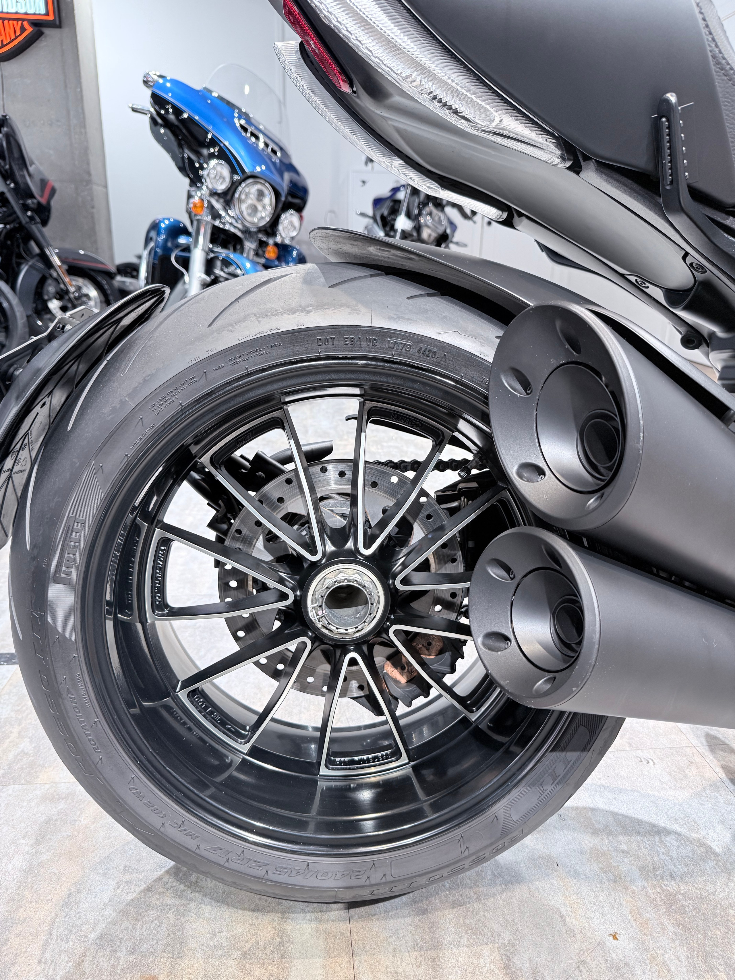 2015 Diavel Dark Stealth. Hello Davidson, Москва. Только хорошие мотоциклы…