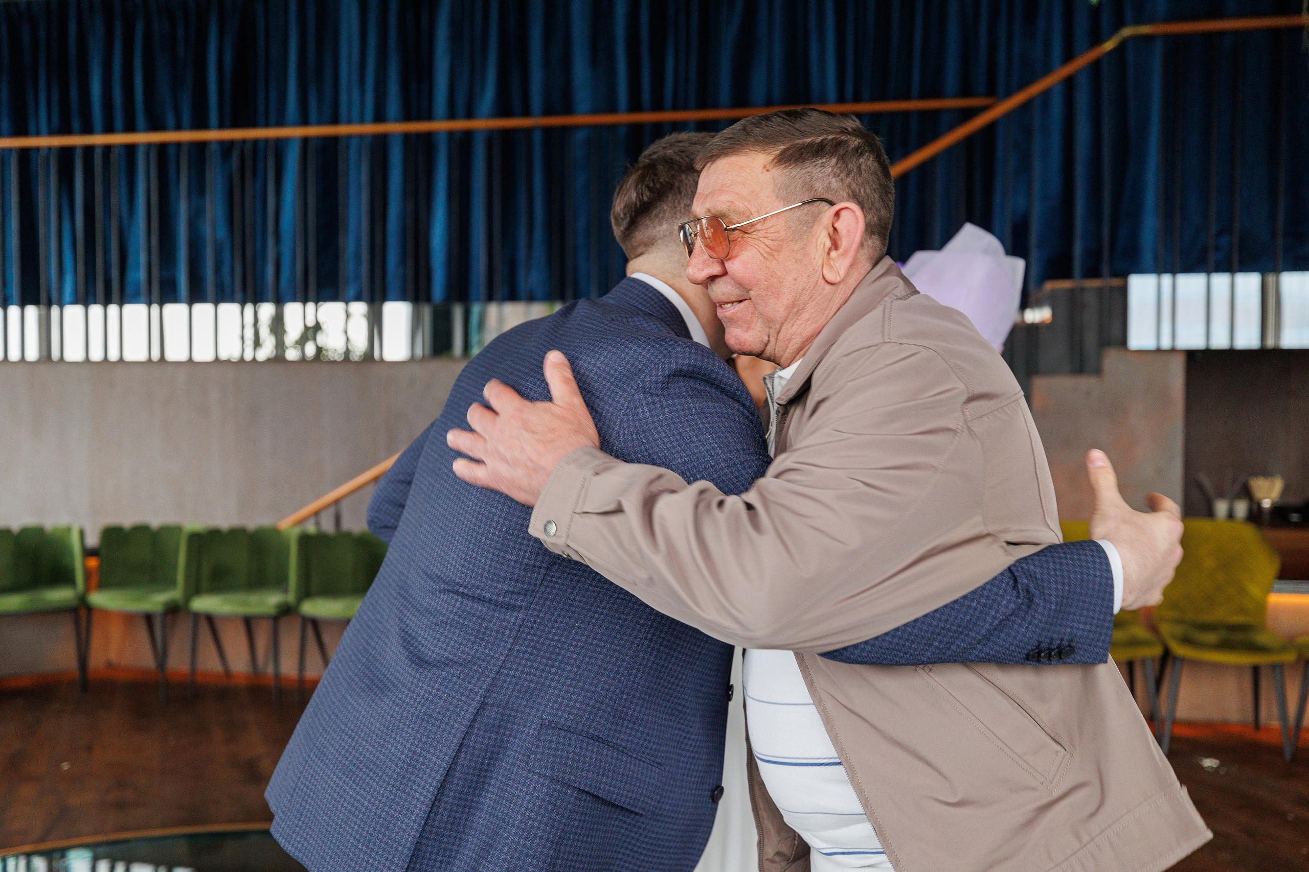 Фотограф на регистрацию в ЗАГС Москва Сити Birds Башня ОКО. Примеры фото, отзывы молодоженов и заявка на регистрацию через официальный сайт.