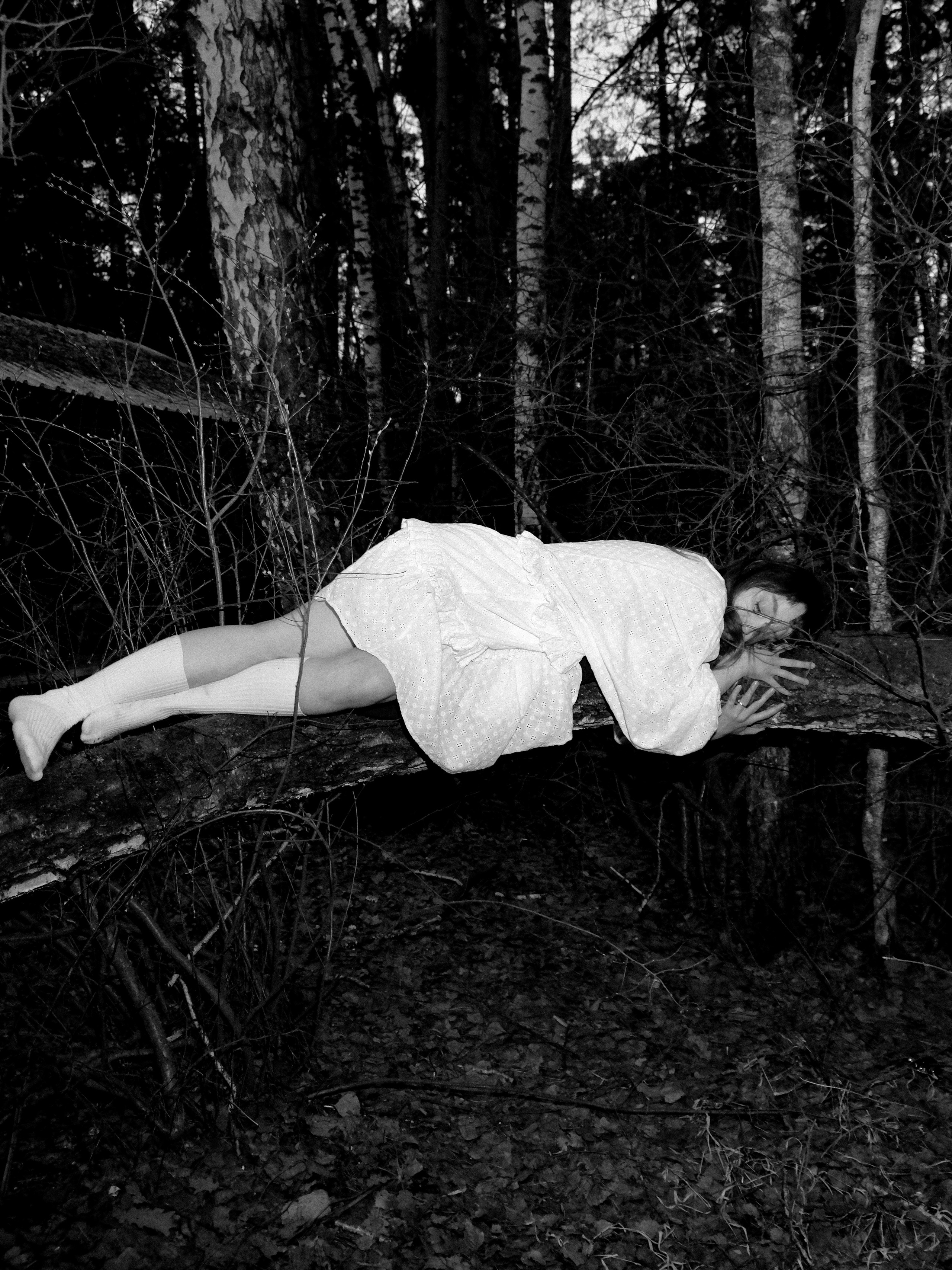Полина на дереве. Фотограф в Челябинске Анастасия Синягина