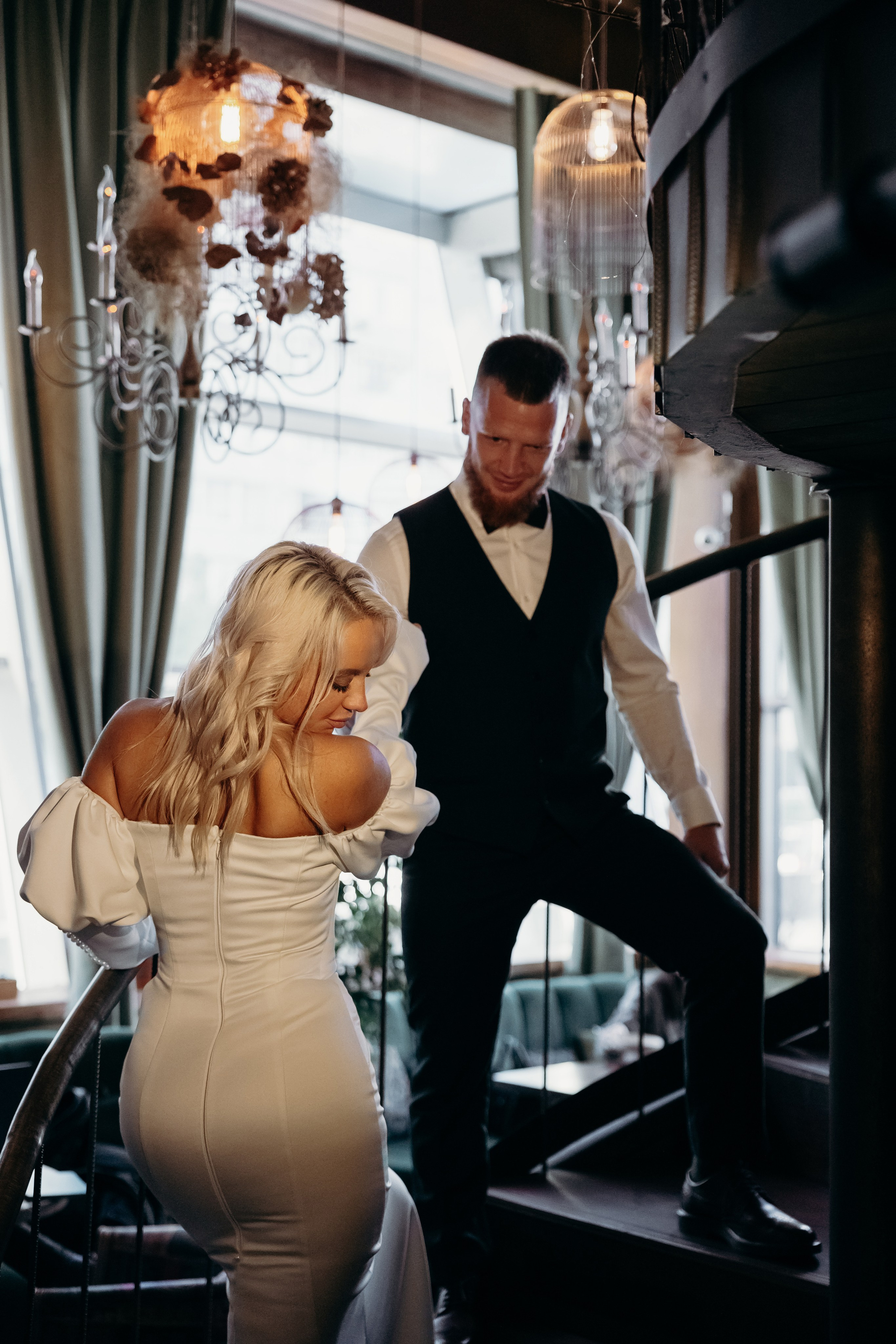 Александр и Елена (сборы, ресторан). Фотограф свадебный семейный в Красноярске Шукшина Наталья