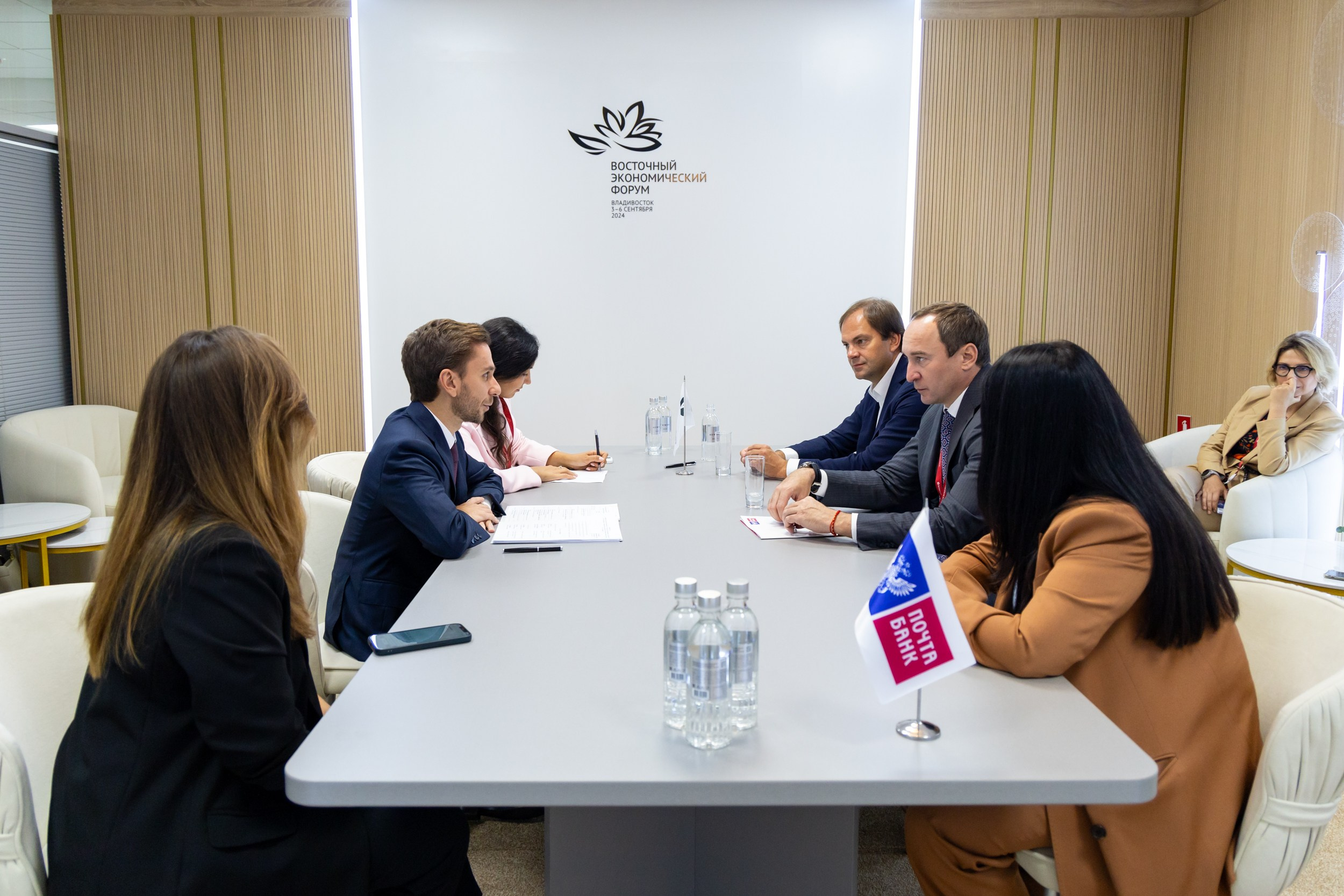 Почта банк. Репортажный и студийный фотограф во Владивостоке Дударева Софья