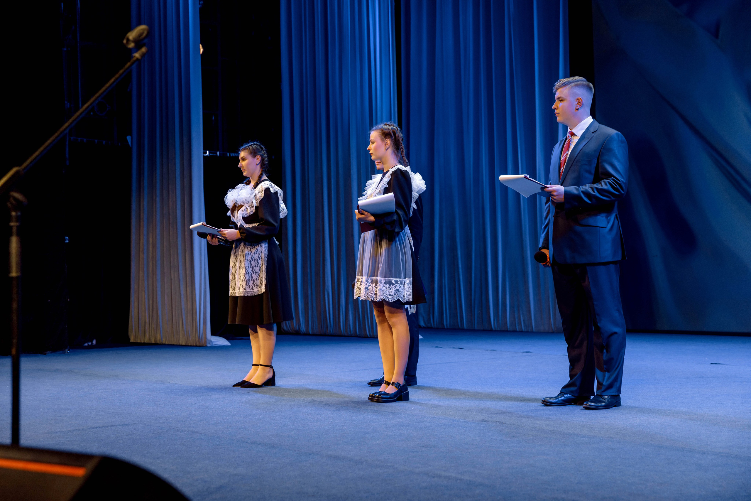 Гимназия 25 — последний звонок (Драм Театр). Свадебный фотограф Иркутск, репортажный фотограф Иркутск