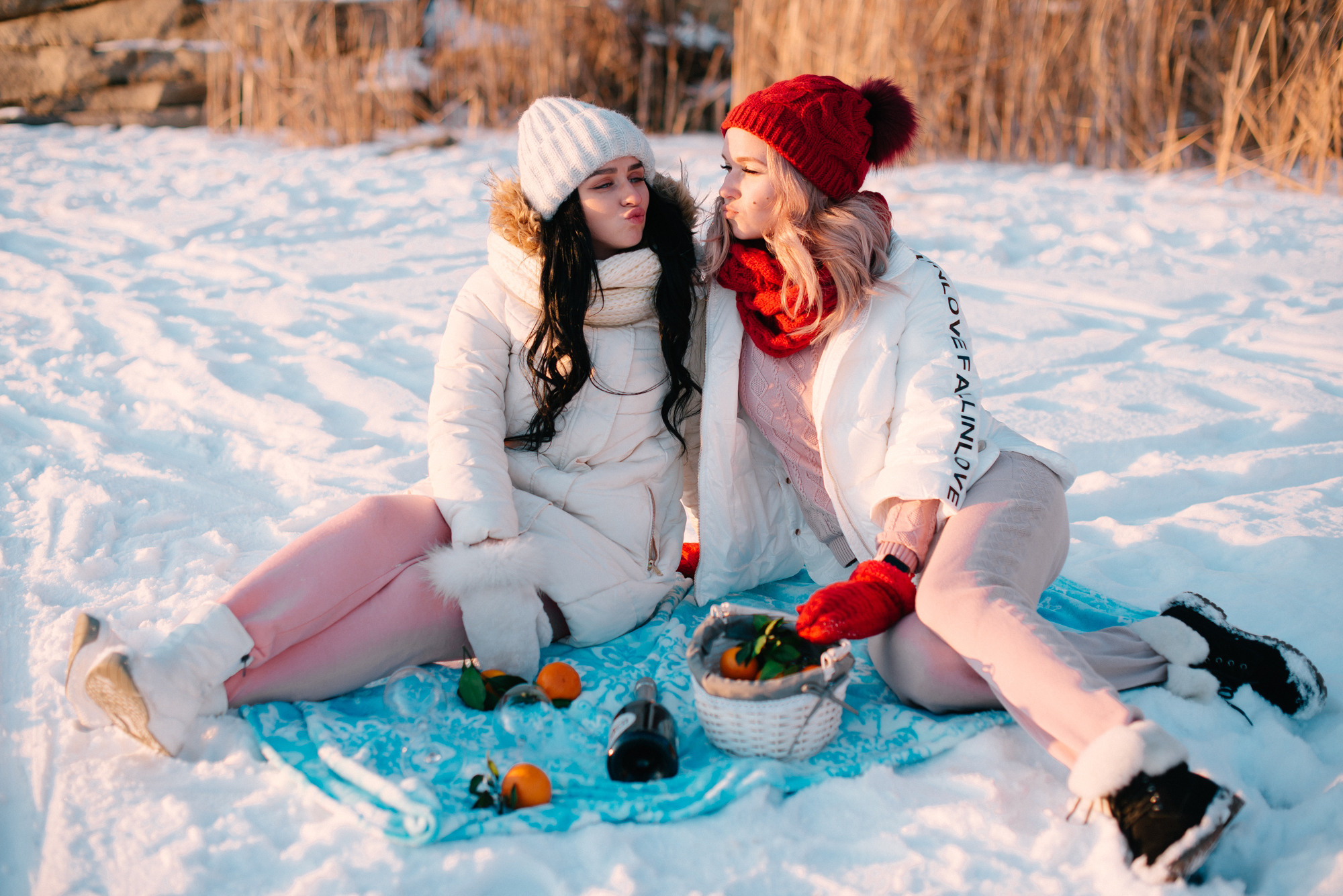 Вика и Настя. Изумрудный. Фотограф в Челябинске Любовь Денисенко