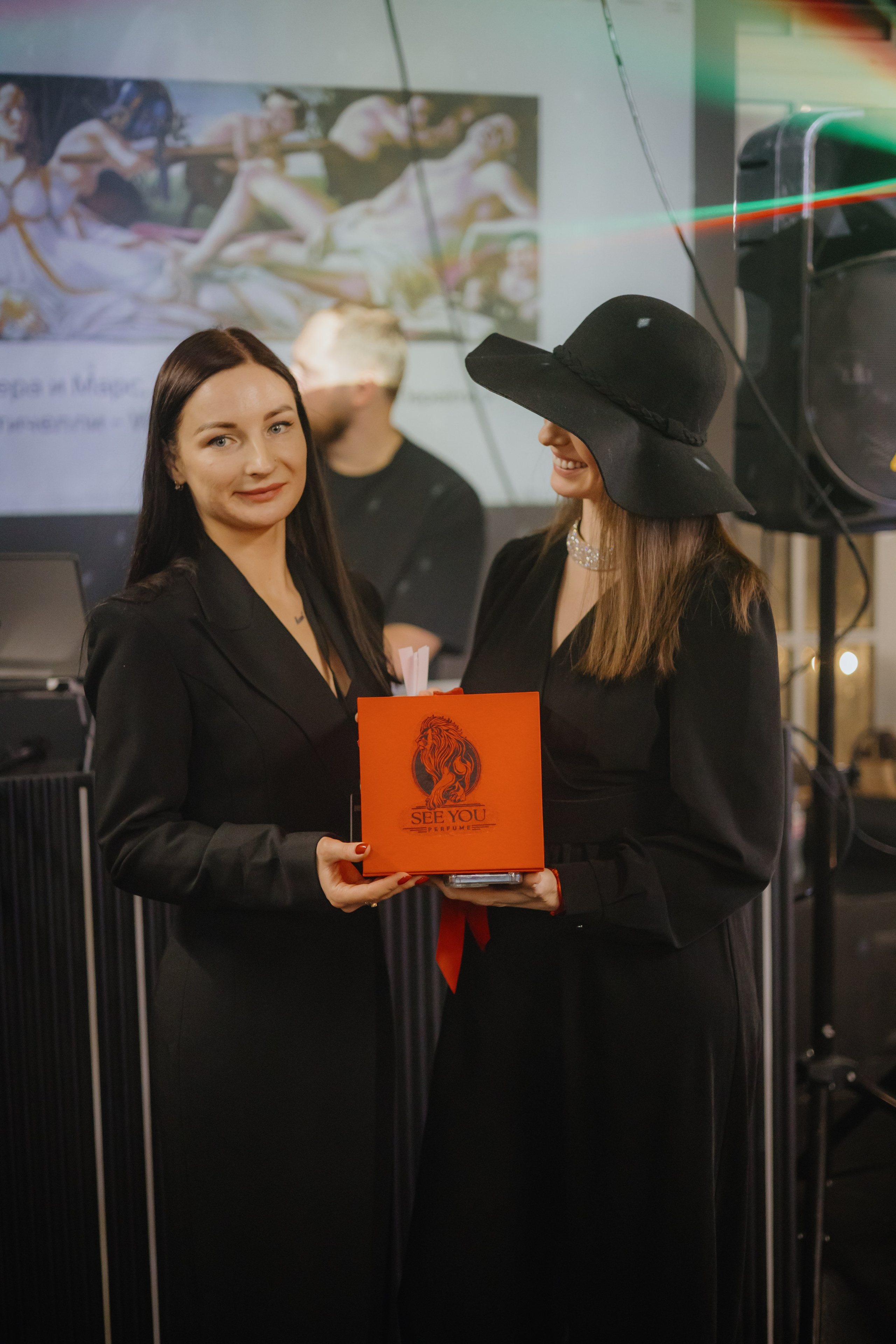 See `You Perfume. Фотограф в Москве и Санкт-Петербурге Дарина