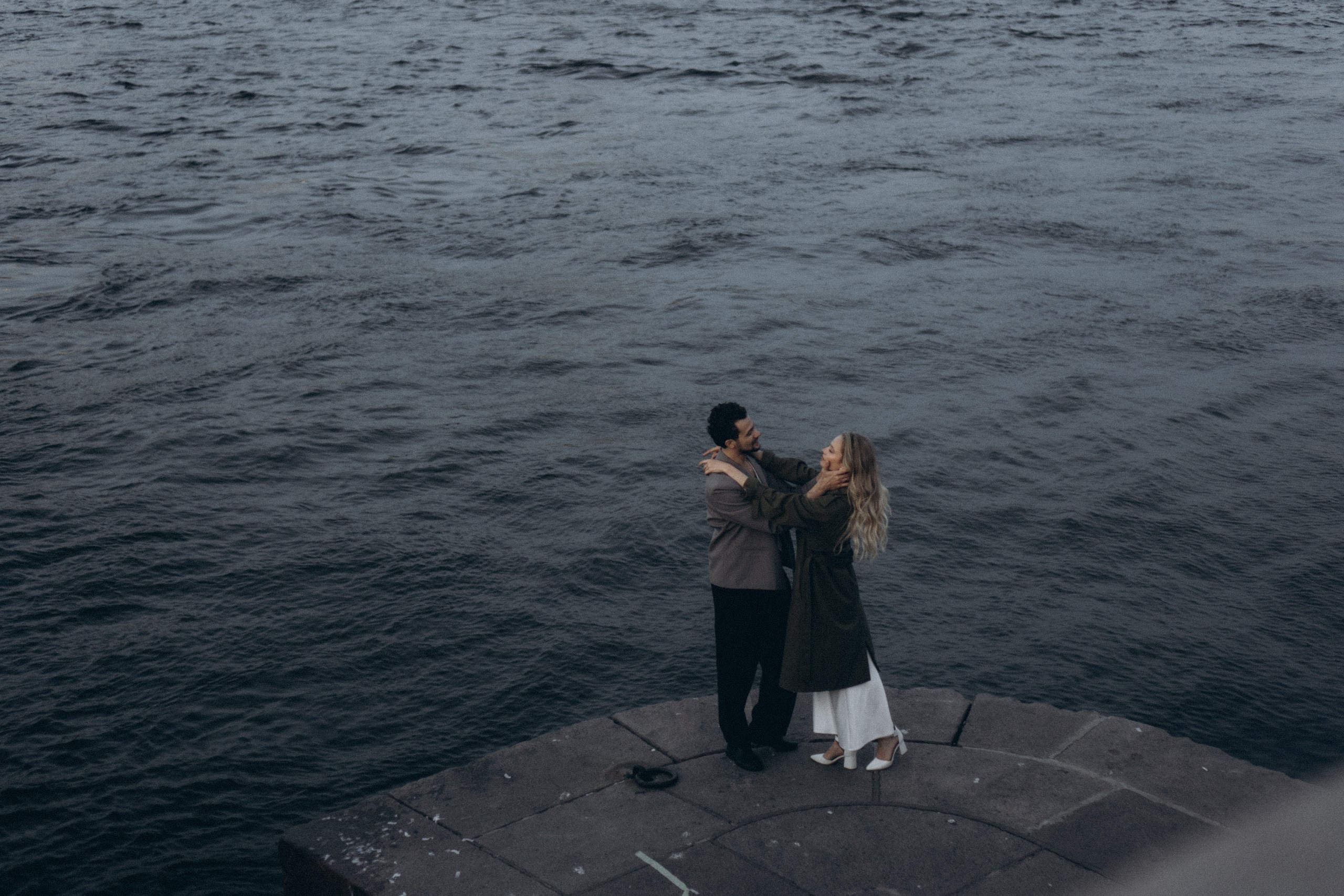 СВАДЕБНАЯ СЬЕМКА ПАРЫ НА РАССВЕТЕ В БЕЛЫЕ НОЧИ И ПРОГУЛКА С РАЗВОДНЫМИ МОСТАМИ И ПИКНИК ВОЗЛЕ ИСАКИЕВСКОГО СОБОРА. Профессиональный фотограф, Санкт-Петербург — Виктория Богомолова