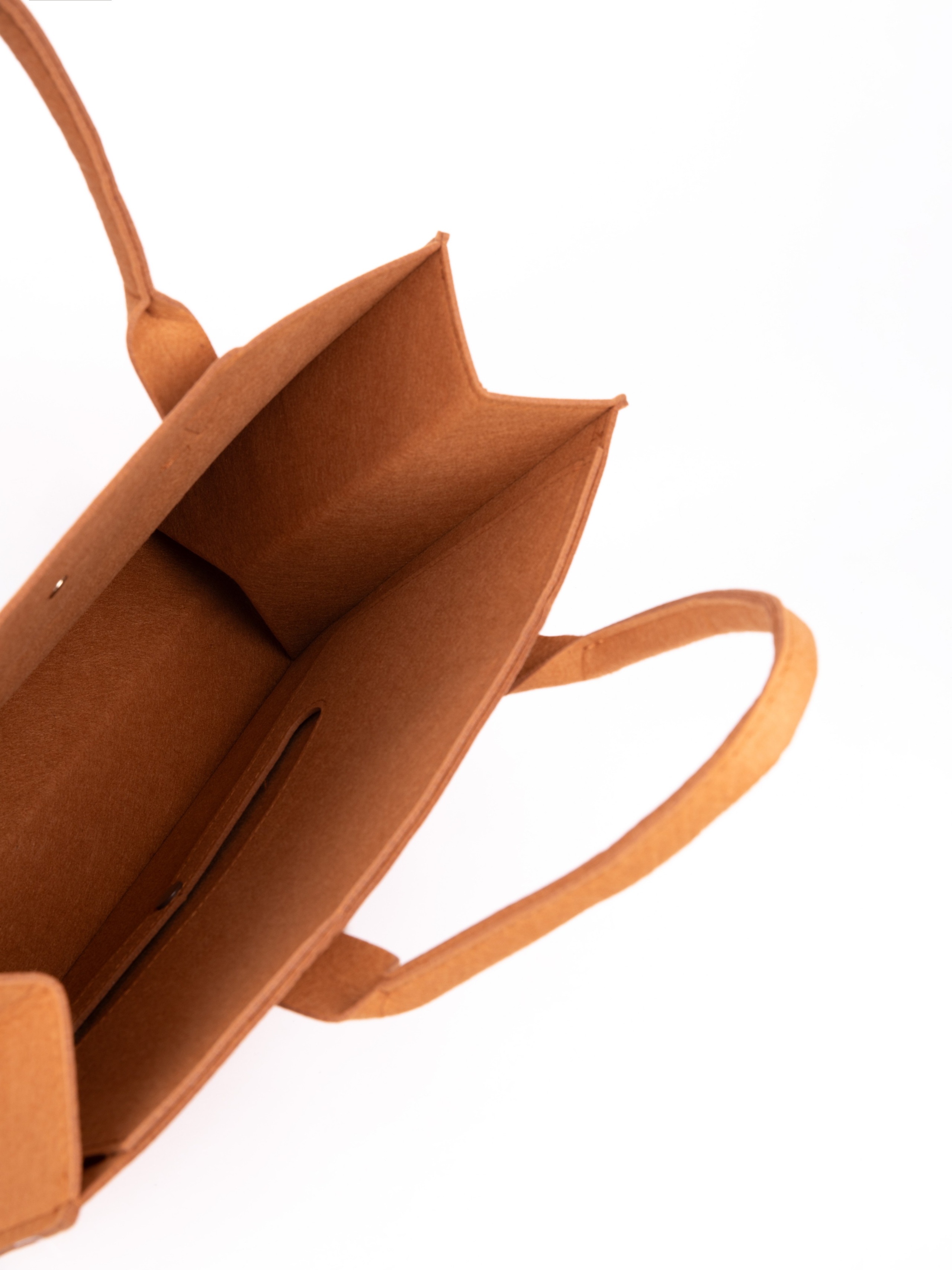 Женские сумки. Фотостудия предметной и модельной съёмки для маркетплейсов