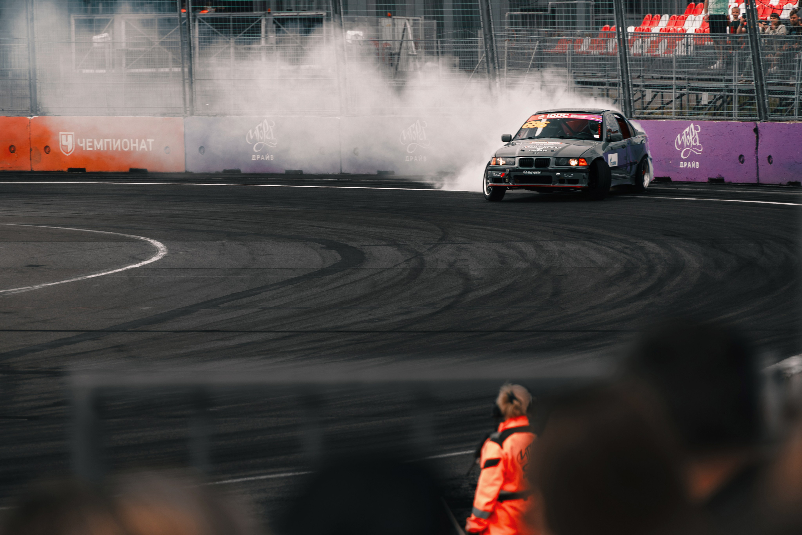 IDDC Этап 2: Бетонный Колизей и блогеры в деле