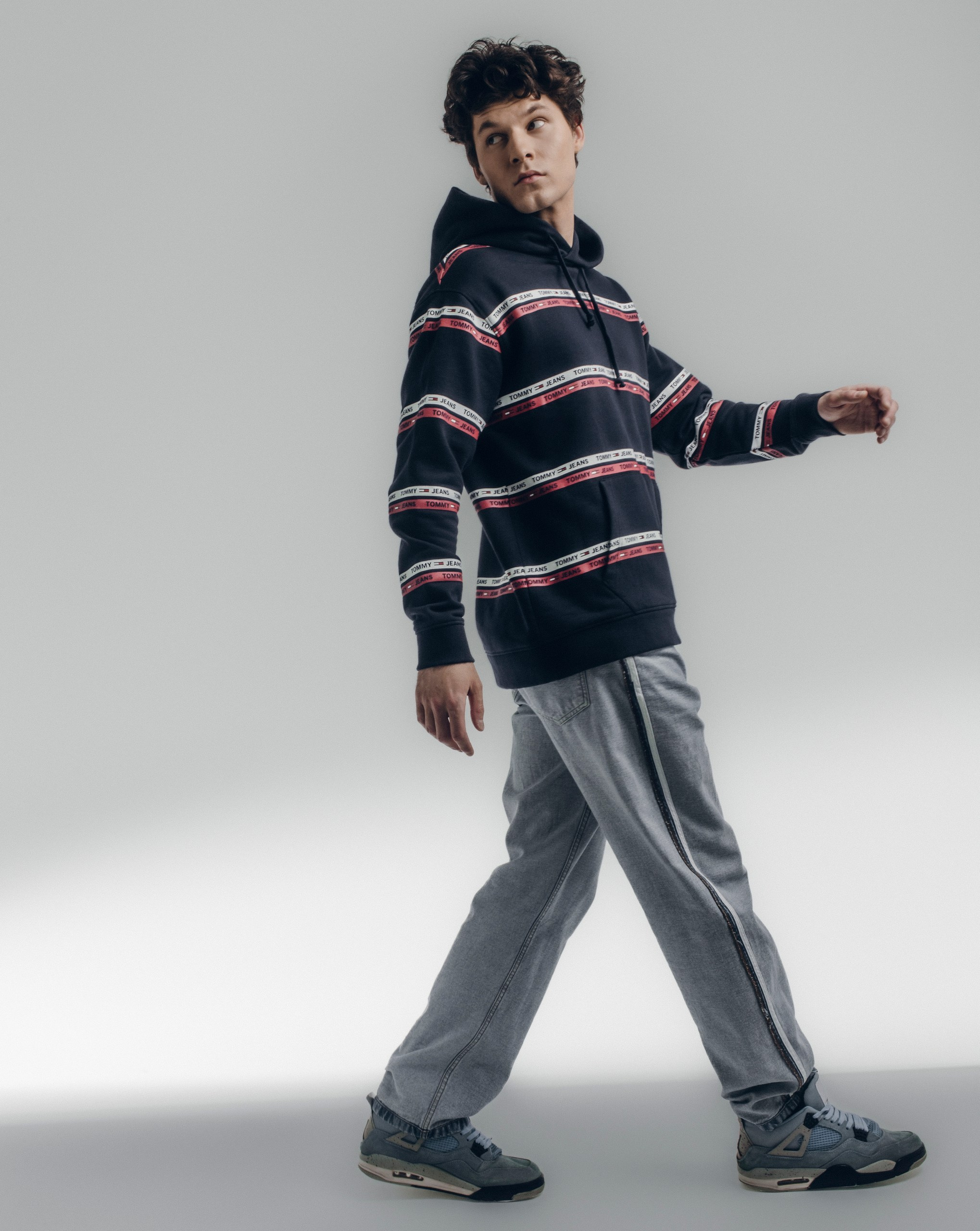 8 образов полоски. Лев Лекомцев модель