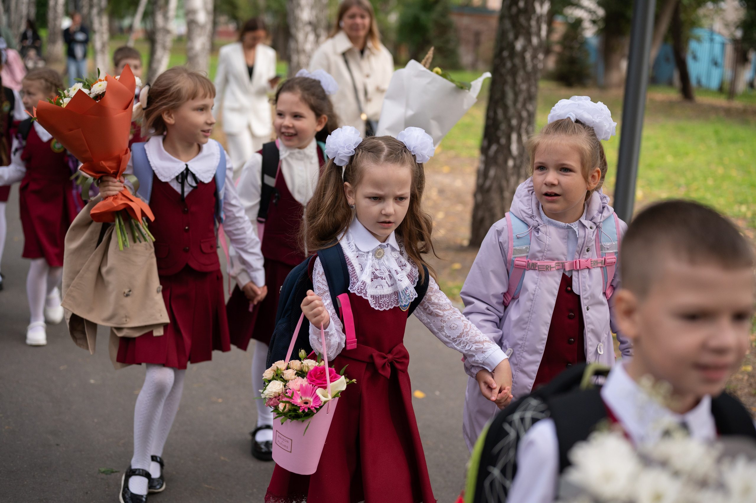 1 сентября 16 гимназия 2 класс (линейка + в классе+ на улице). Фотограф новорожденных, семейный детский в Тюмени Татьяна Морозова