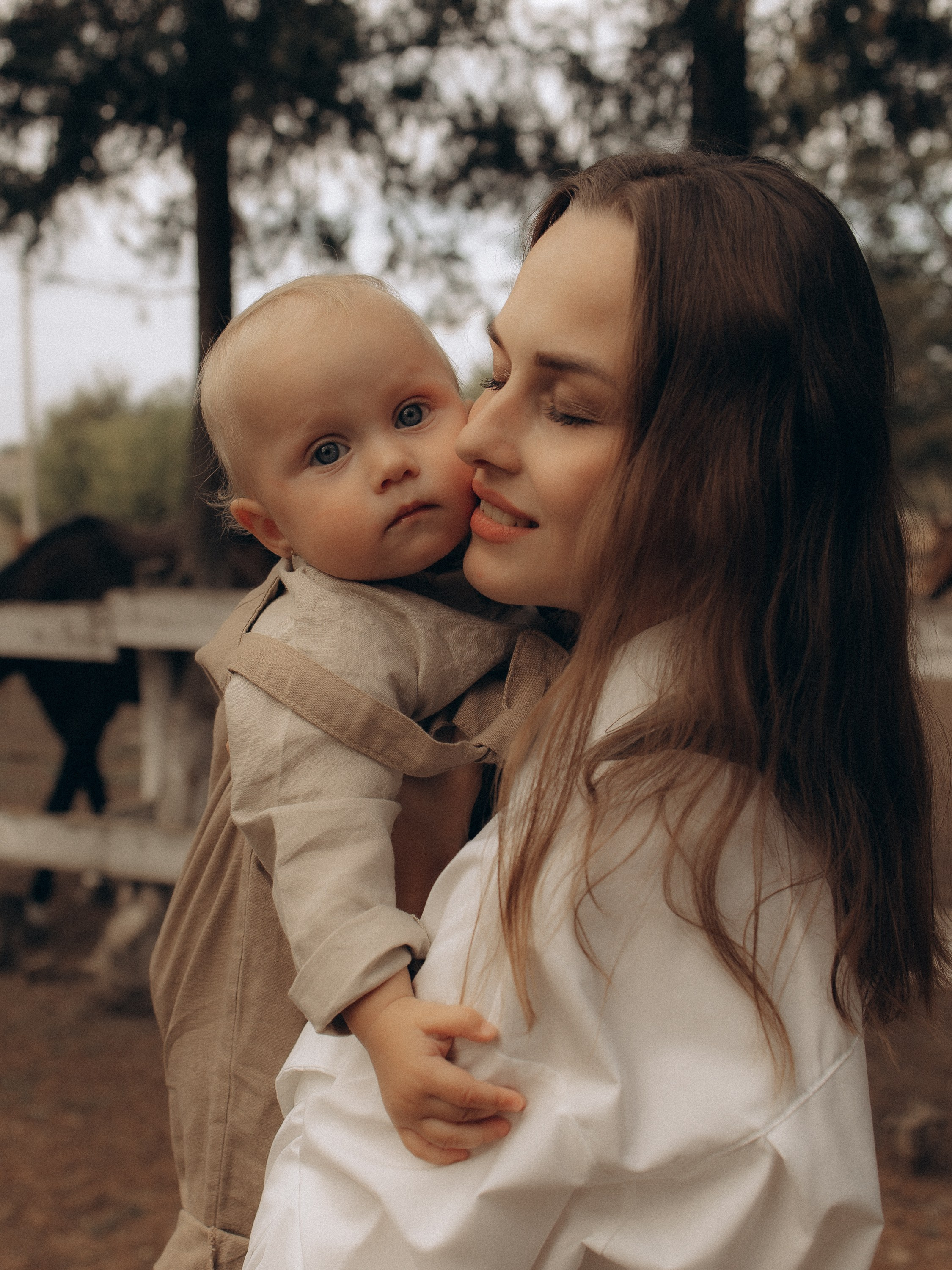 Мама с дочкой. Конюшня. Семейный фотограф в Краснодаре Храмова Анна