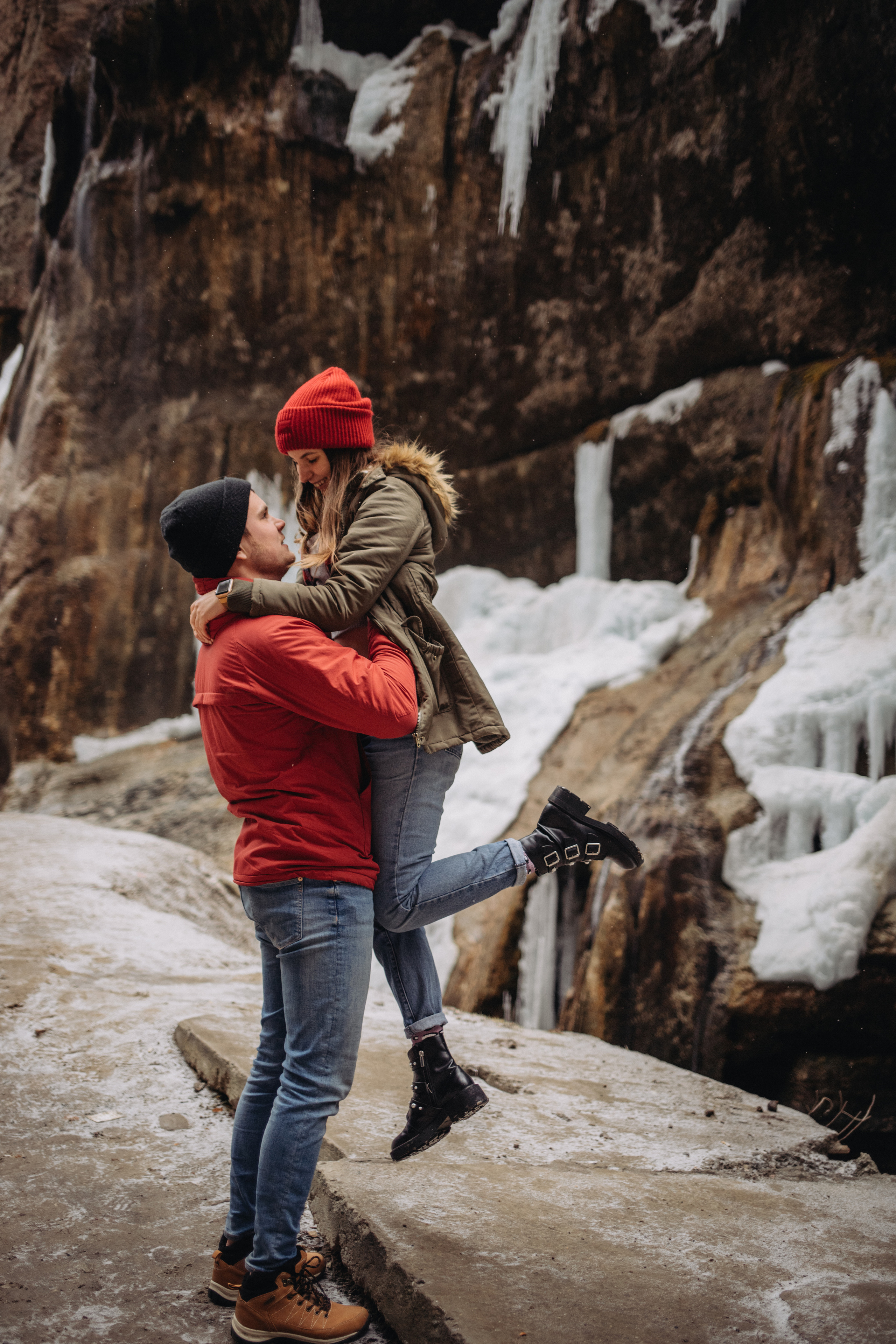 Dawn in the mountains. Wedding and family photographer