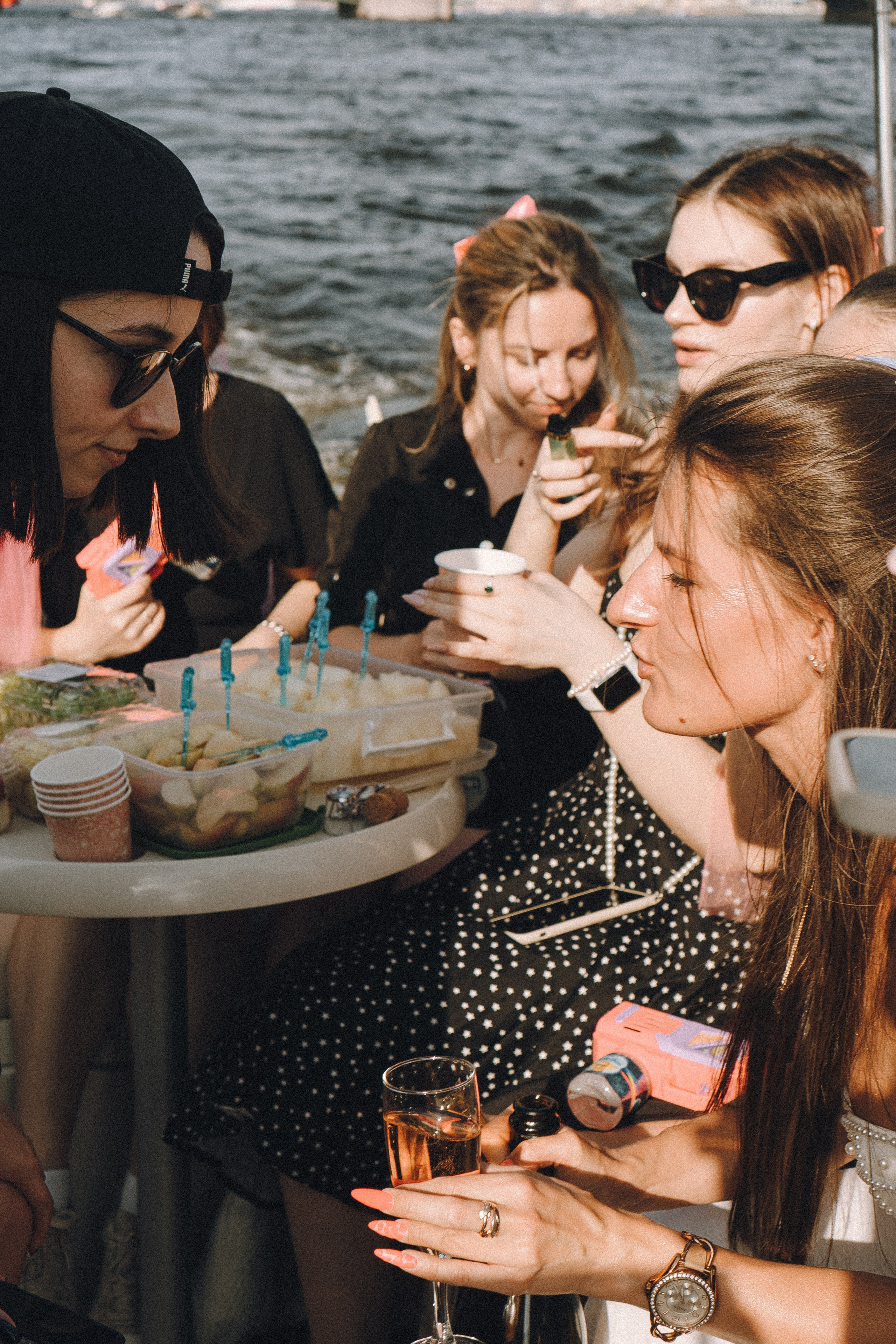 ДЕВИЧНИК НА КАТЕРЕ. Профессиональный фотограф, Санкт-Петербург — Виктория Богомолова