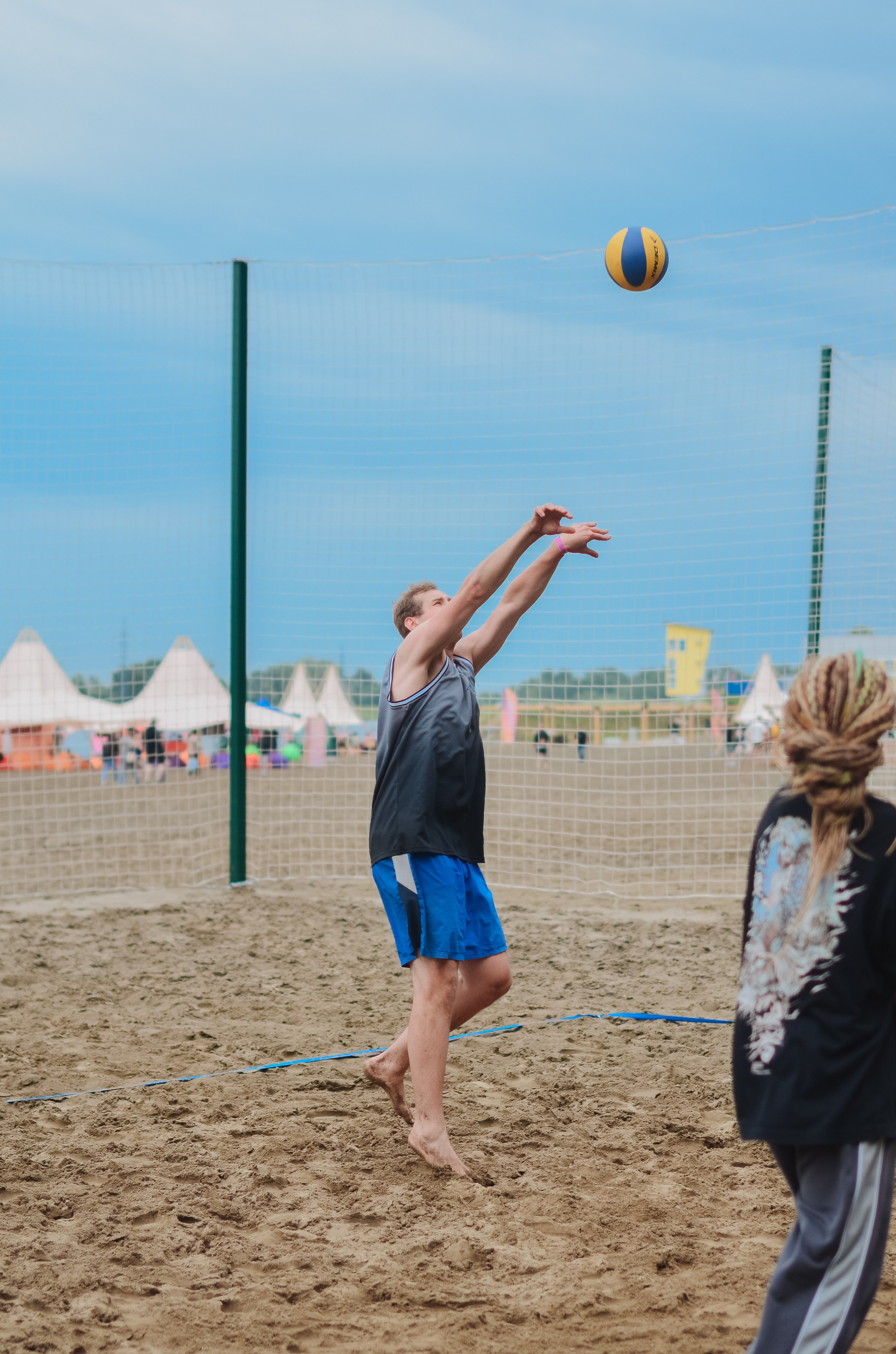 Фестиваль «Грань» 2025. Спортивная площадка. Денисова Аля — фотограф для парных съемок и индивидуальных историй в Барнауле