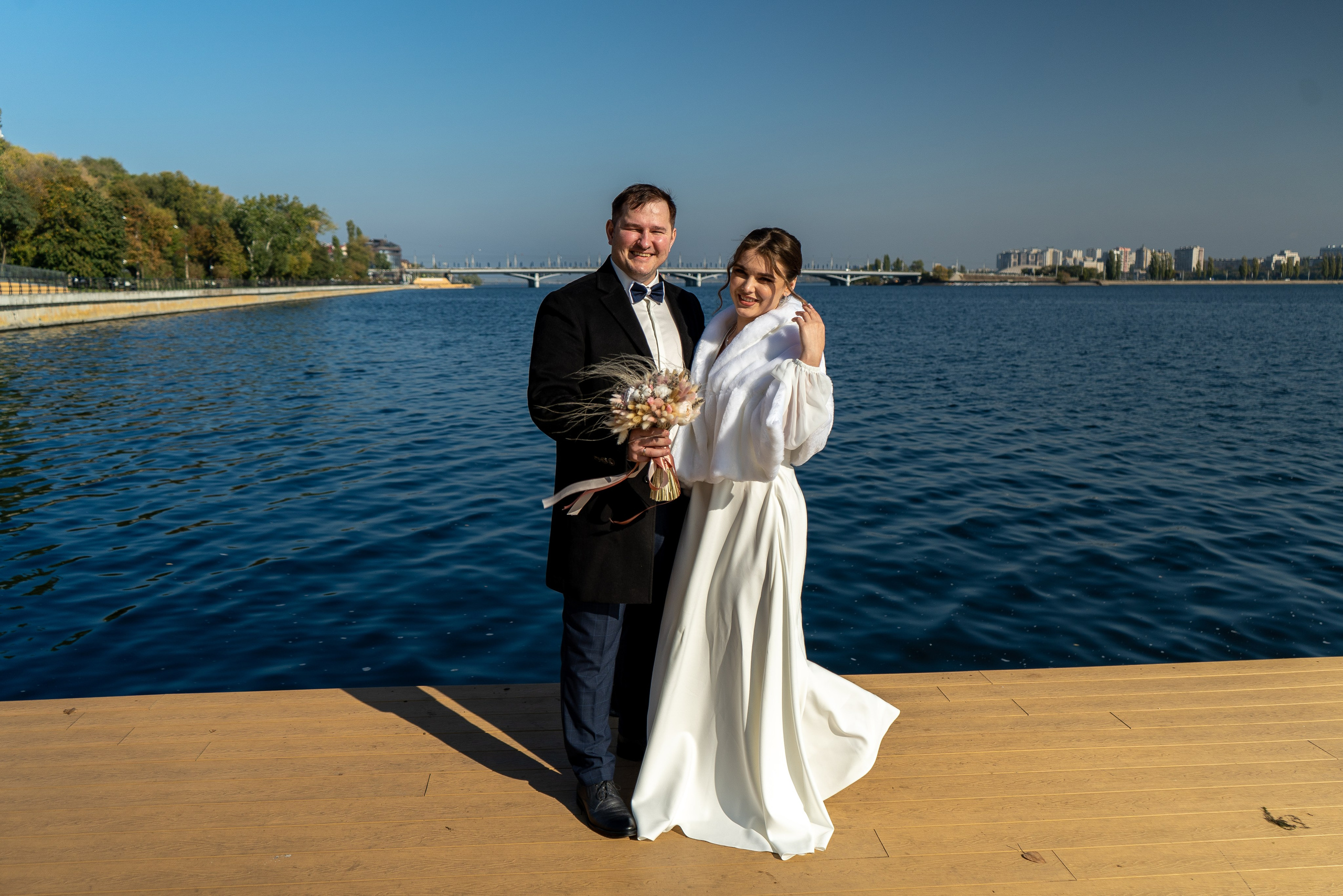 Молодожены в день свадьбы в Воронеже на фотосессии