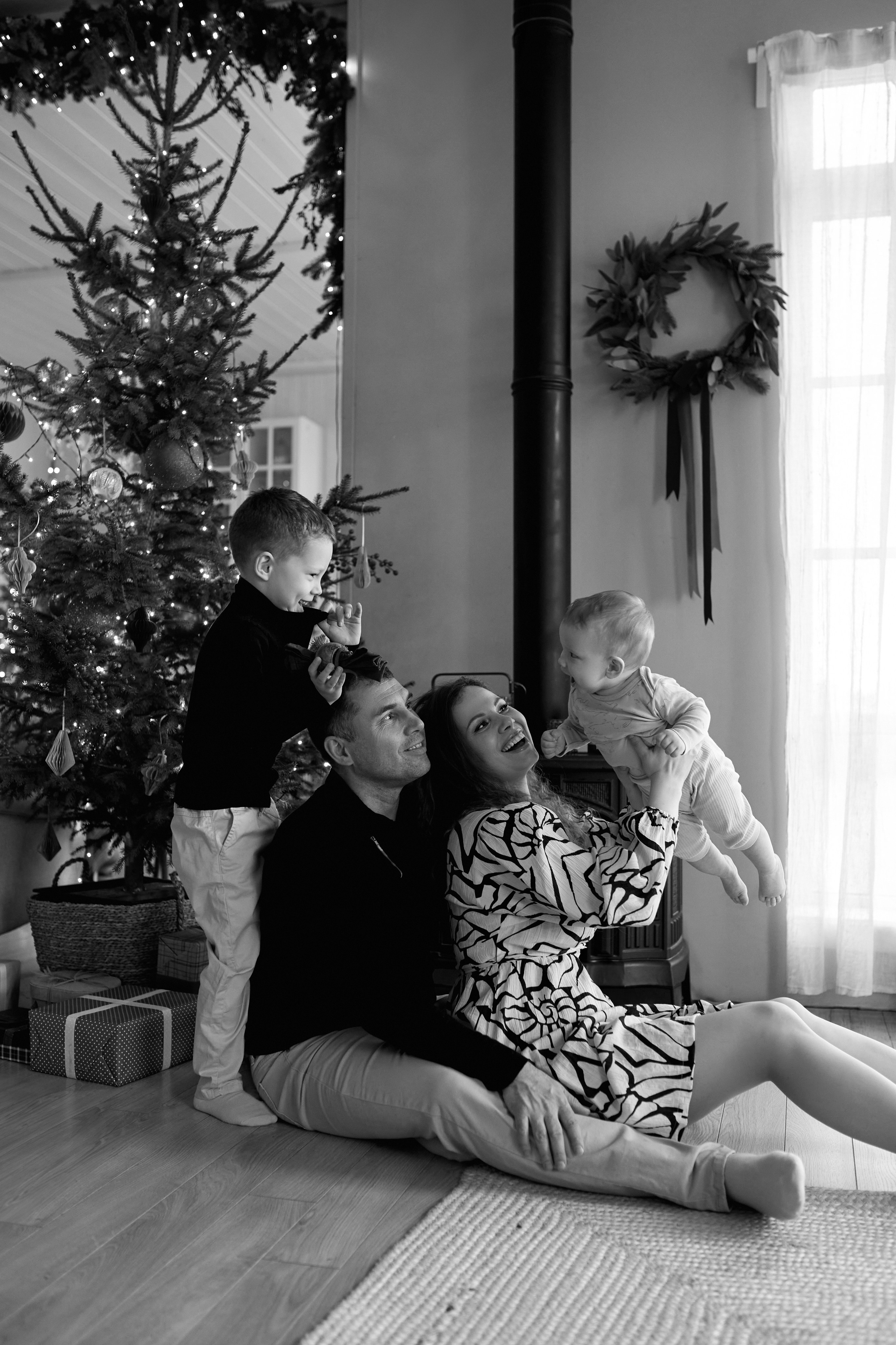 Семейная новогодняя фотосессия в студии. Сестры Карабаза. Фотографы и ретушеры в Москве и Санкт-Петербурге