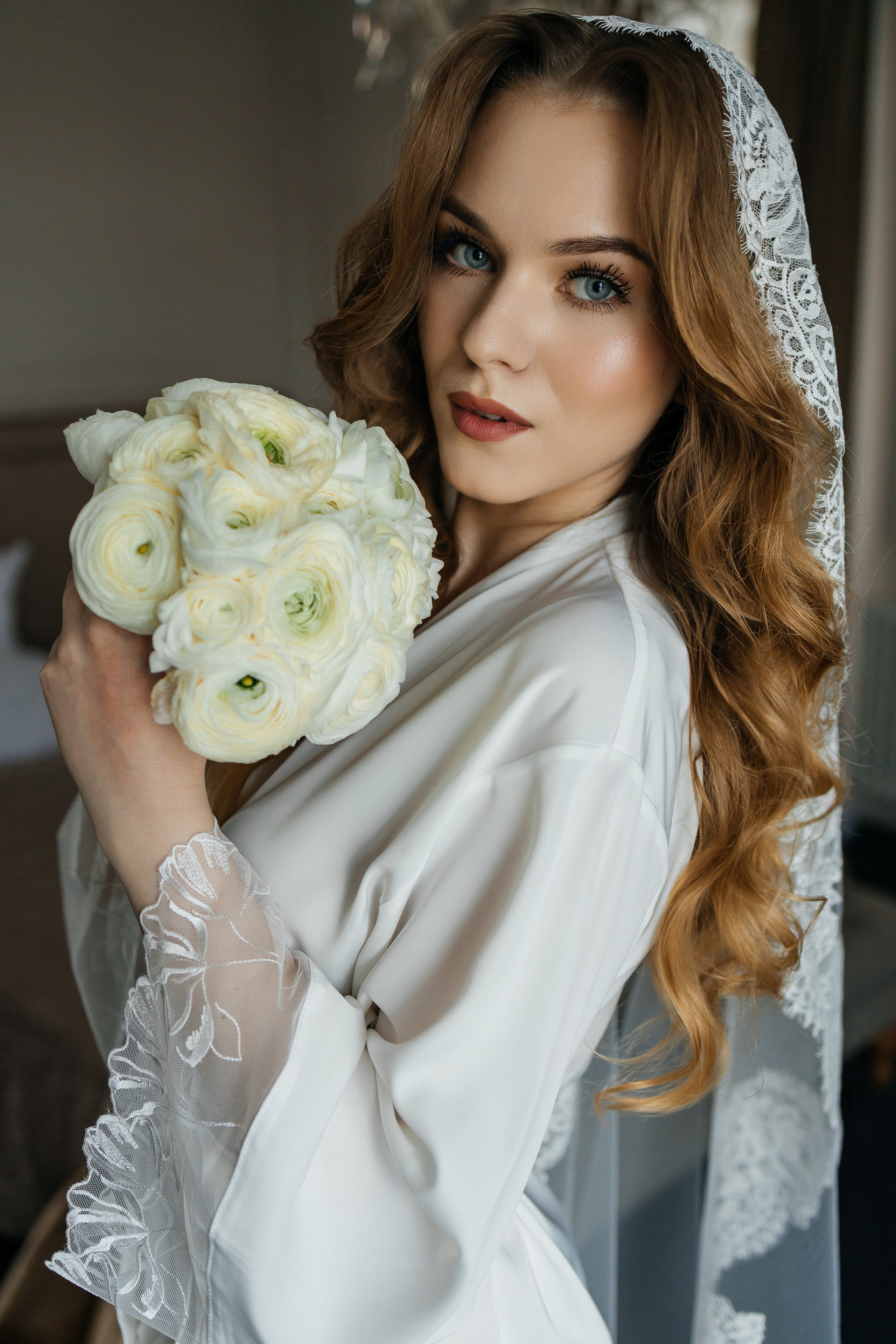 Роскошное утро пары в номере отеля. Олег Сверчков | Свадебный фотограф Вологда