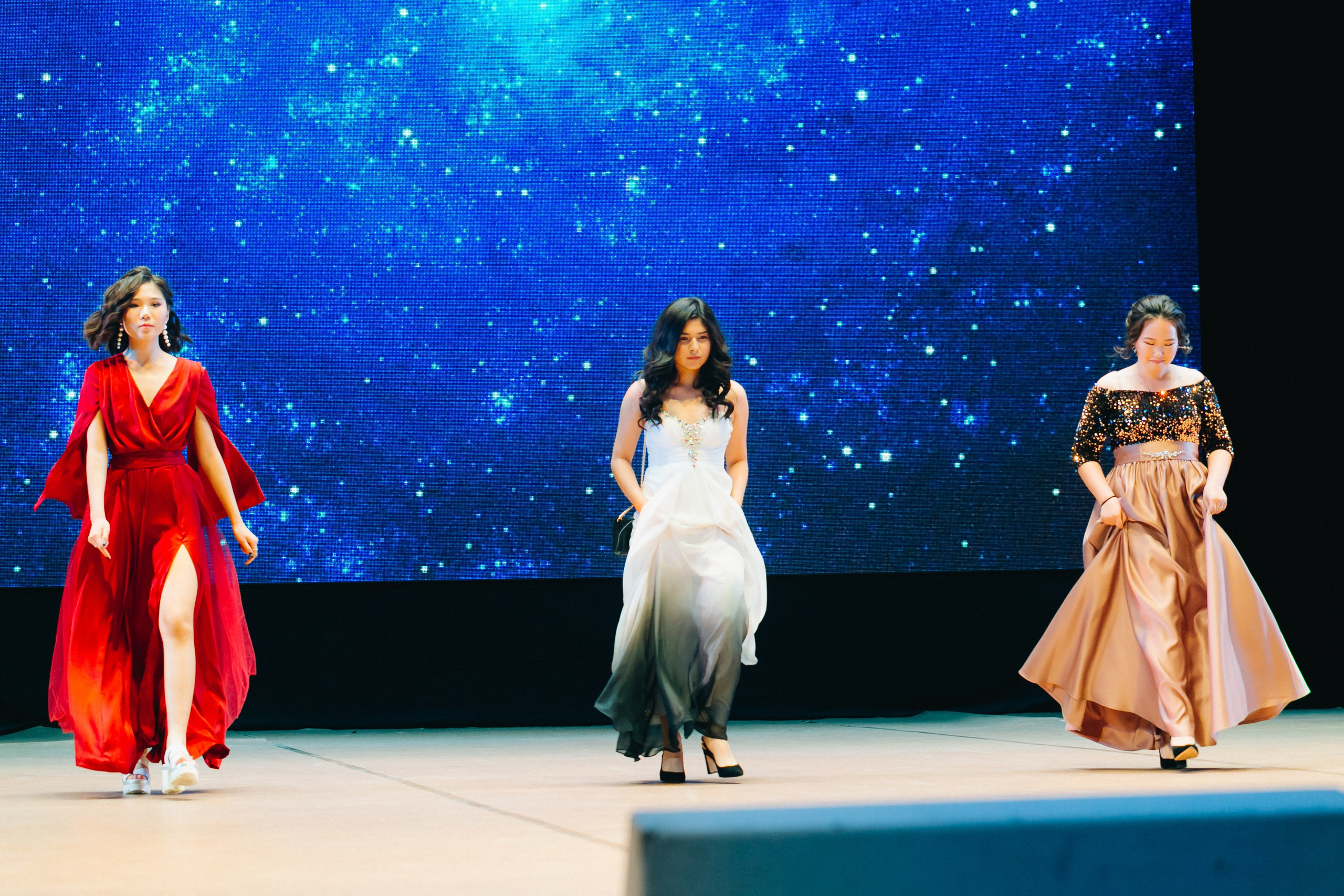 Вручение аттестатов 14 Гимназия. Свадебный и семейный фотограф в Улан-Удэ