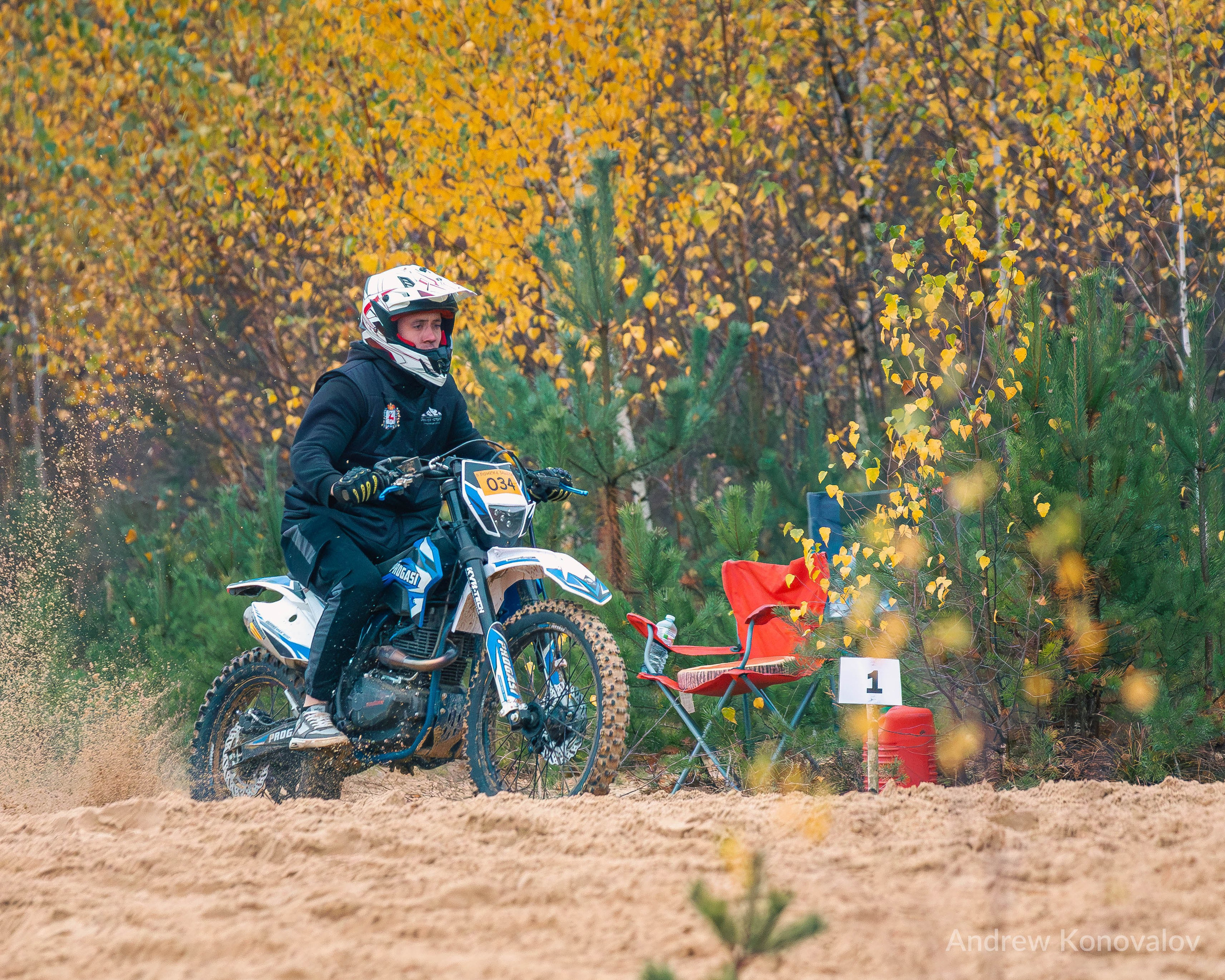 «В поиске зацепа» — Эндуро. Андрей Коновалов — фотограф автомобилей и автоспорта