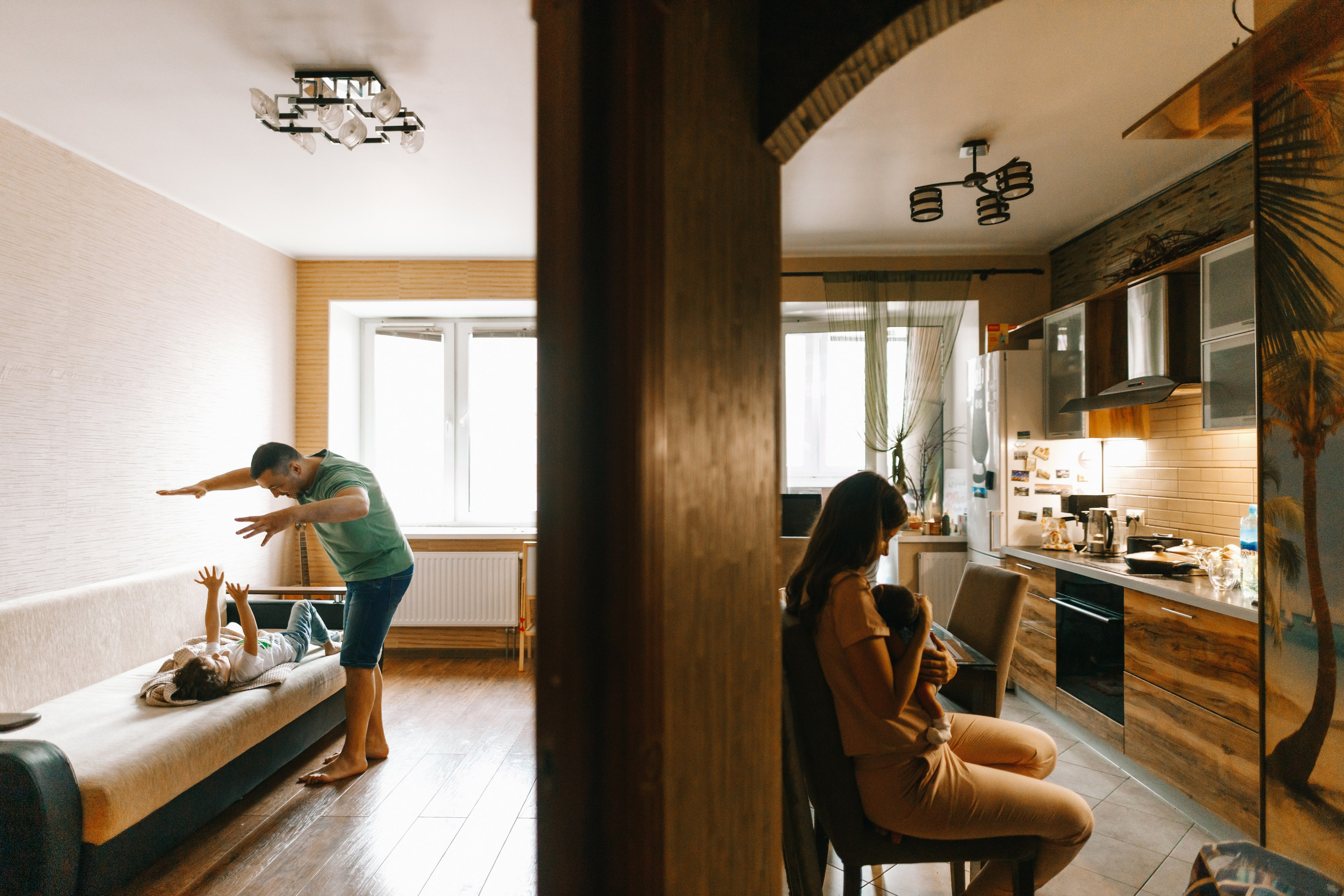 Пример семейной фотосессии дома. Дмитрий Мартьянов семейный фотограф в Санкт-Петербурге