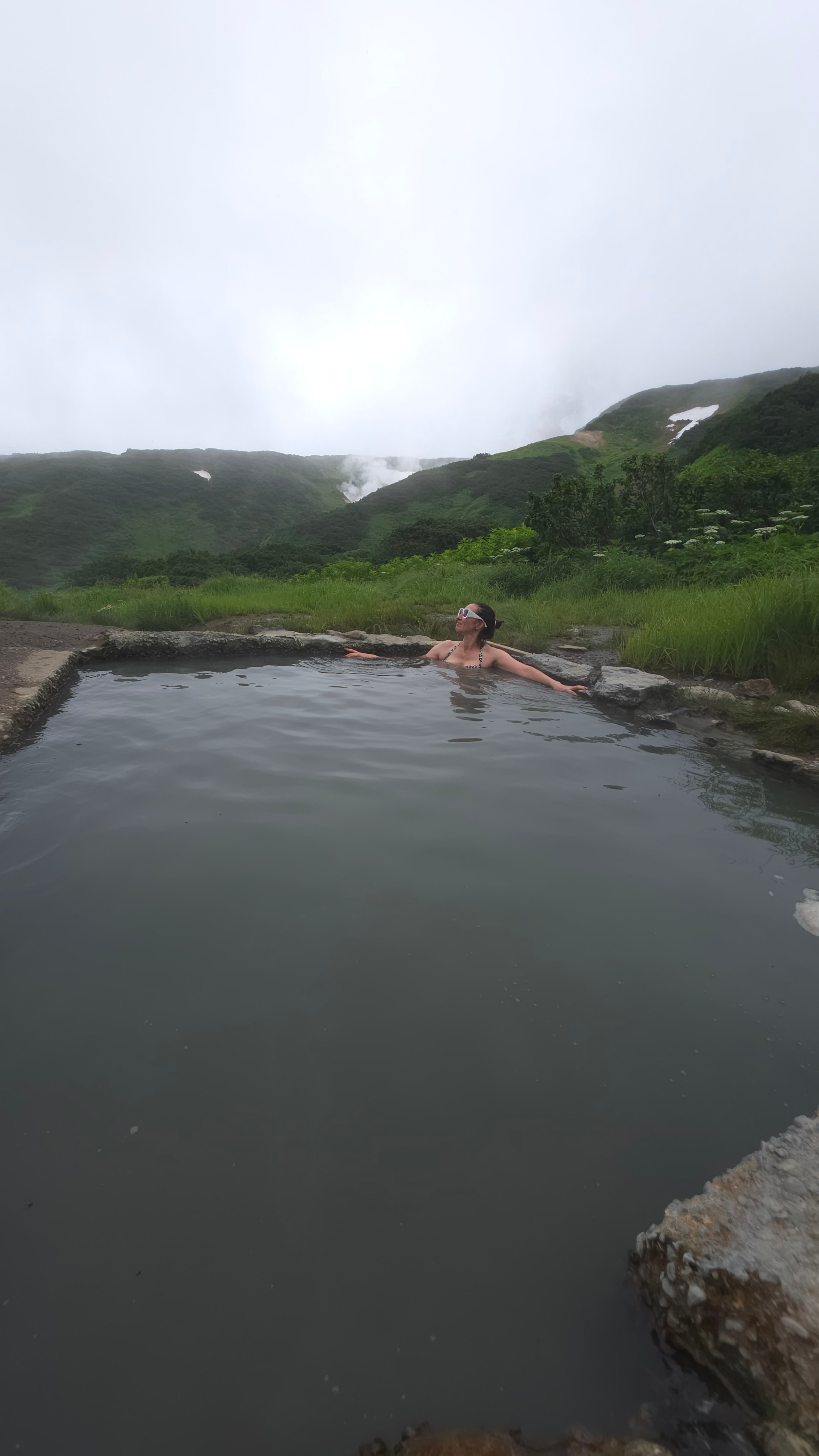 Дачные источники (Малая долина гейзеров) + водопад Снежный барс. Экскурсионные туры по Камчатке