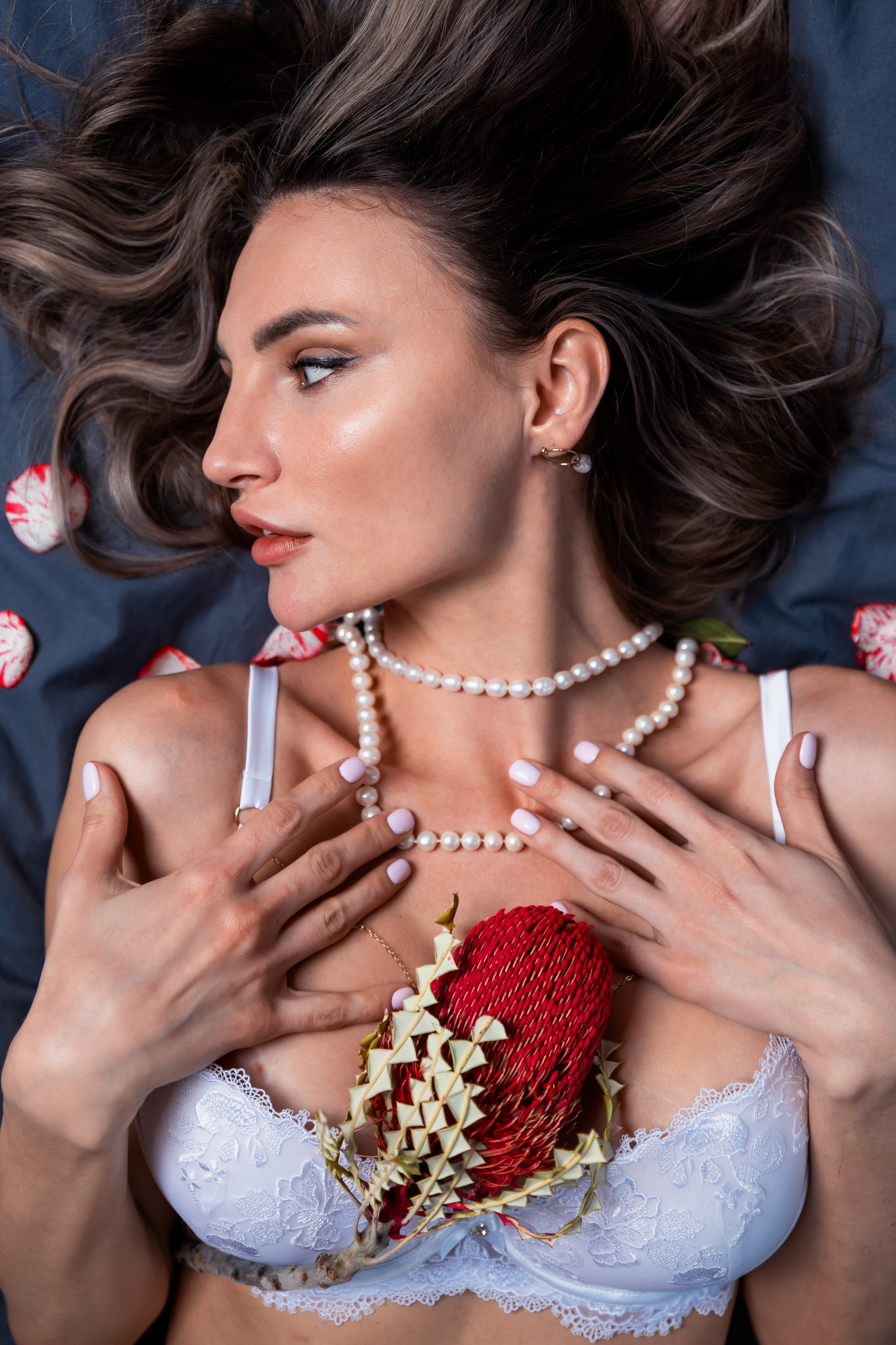 В помещении. Photomantis