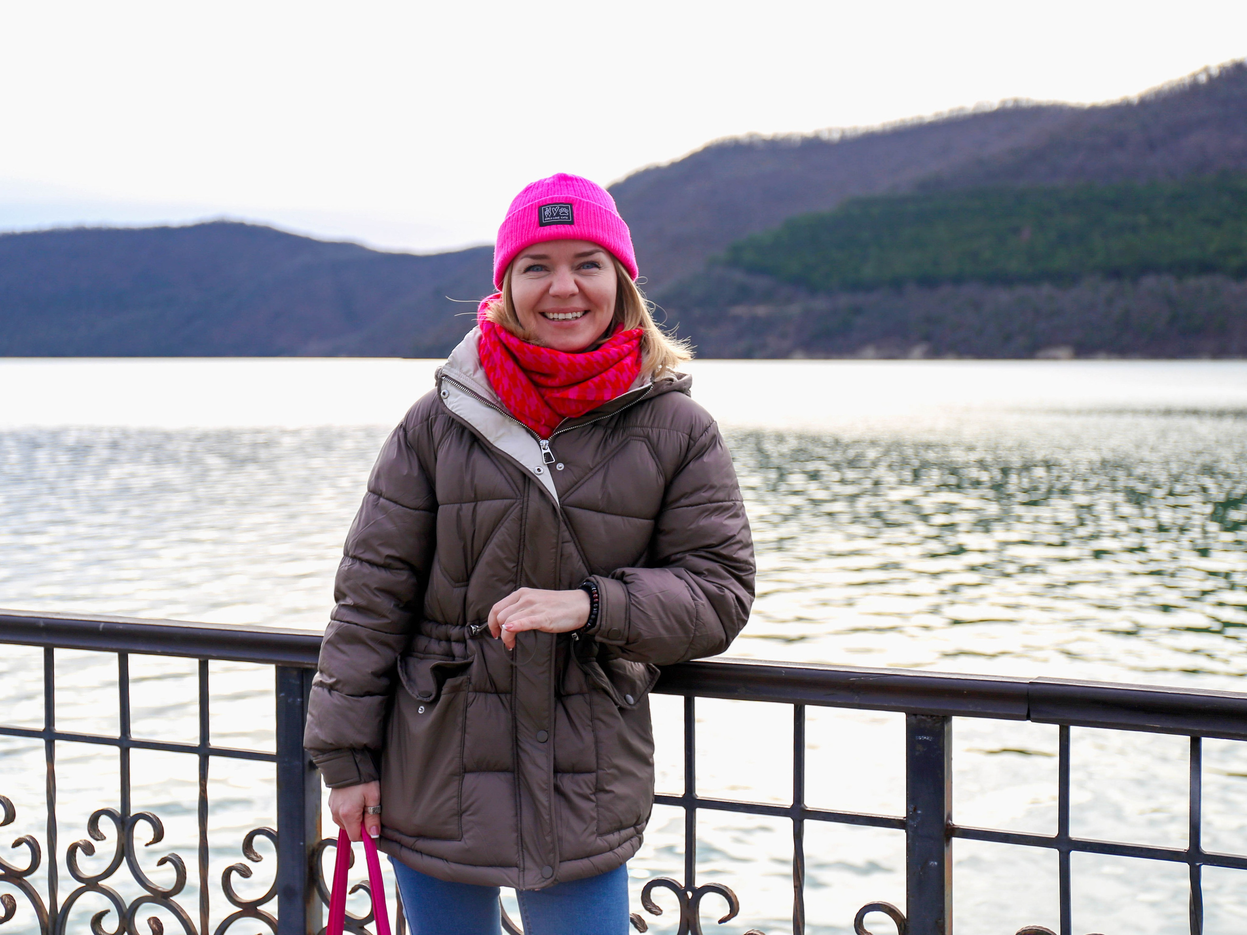 Зимняя фотосессия в Абрау-Дюрсо. Семейный и детский фотограф Екатерина Черняева. Снимаю портреты, love story, фотопрогулки, работаю на улице, в кафе, студии, дома у клиента