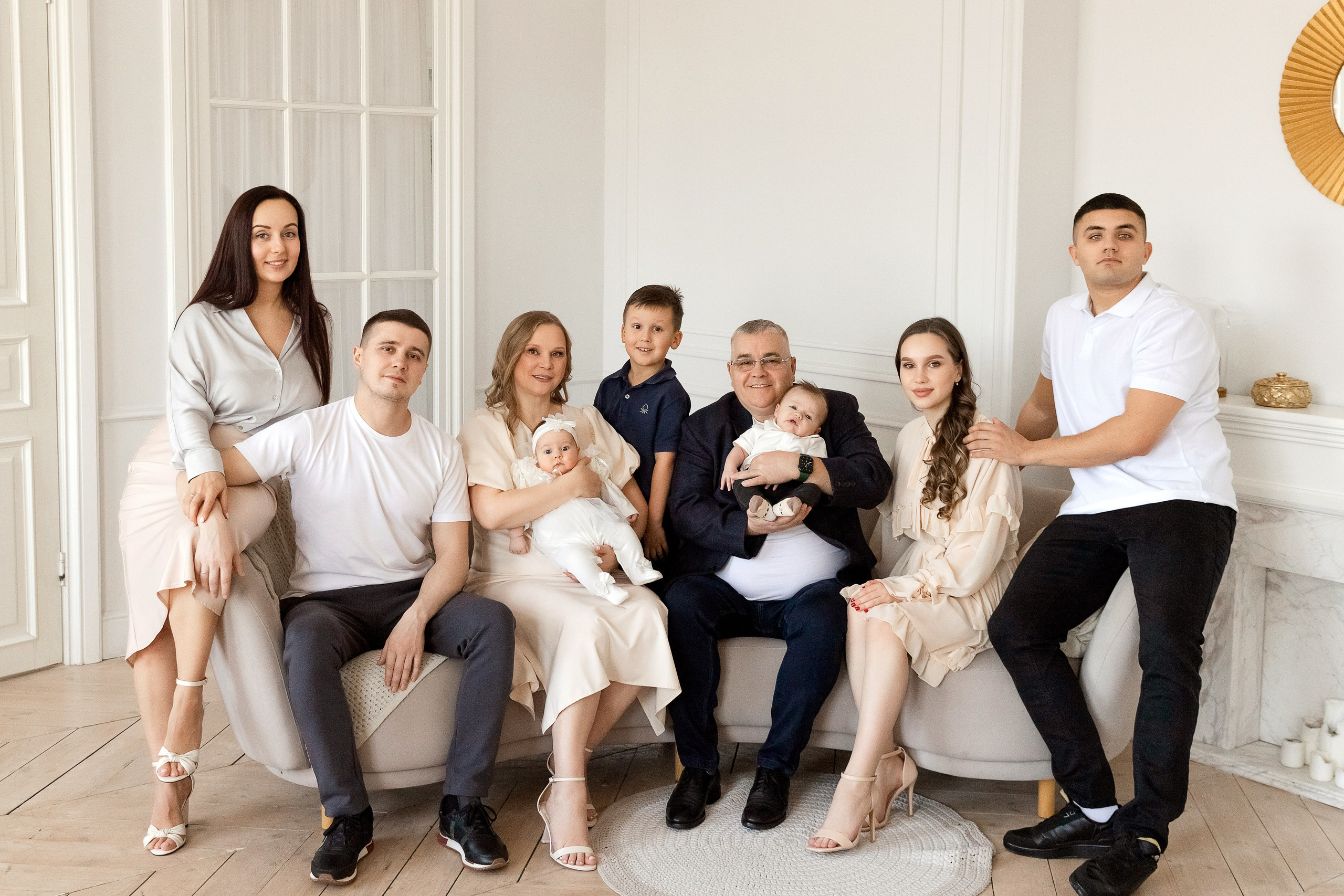 Съемка большой семьи в студии «Villa Nina». Семейный фотограф в Екатеринбурге Маргарита Курносова