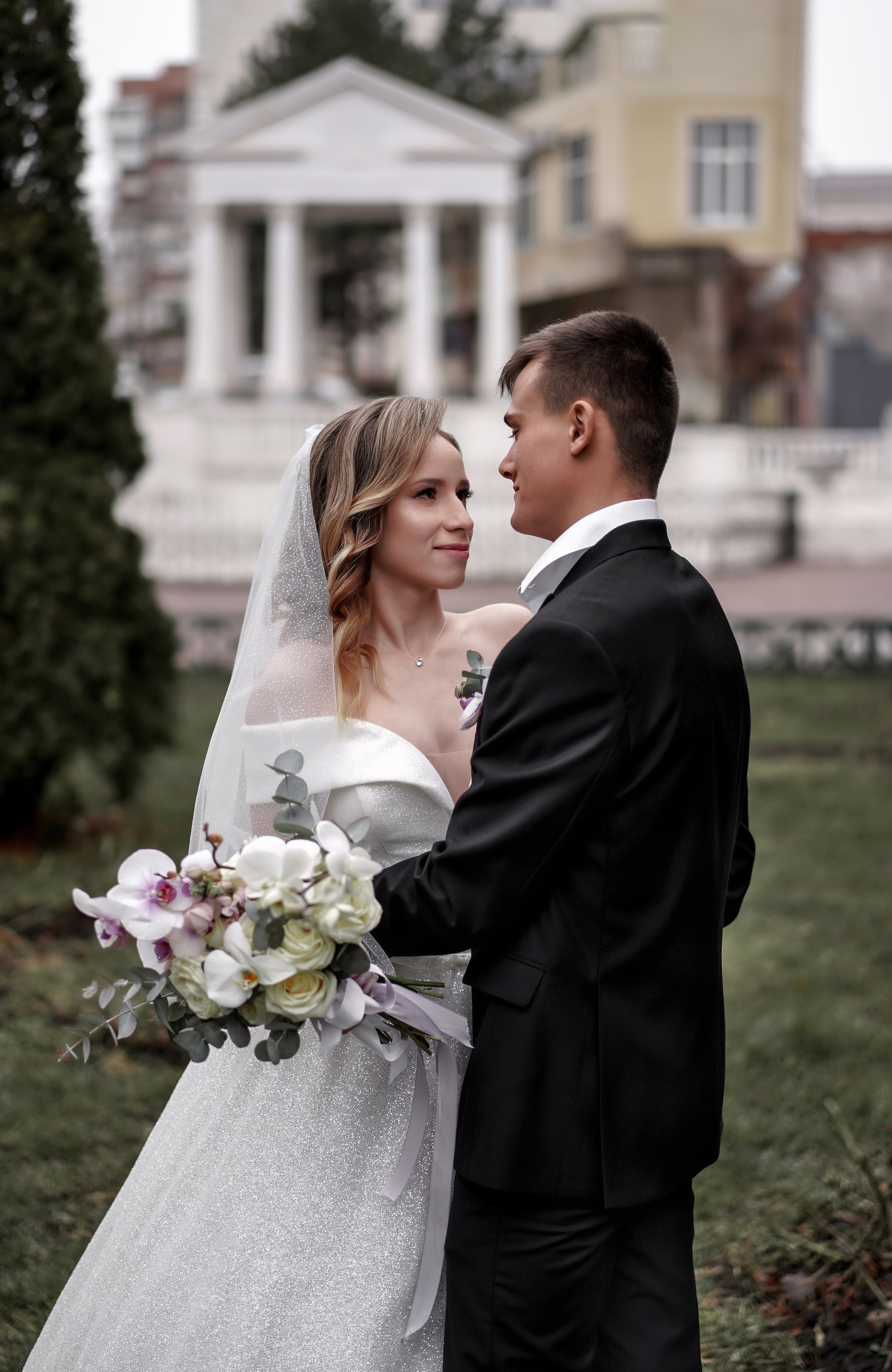 Свадебная фотосессия Сергея и Кристины в парке Максима Горького в Ростове-на-Дону. Свадебный фотограф в Ростове-на-Дону. Таинство Крещения и Венчания, семейные фотосессии. Алёна Чёботова