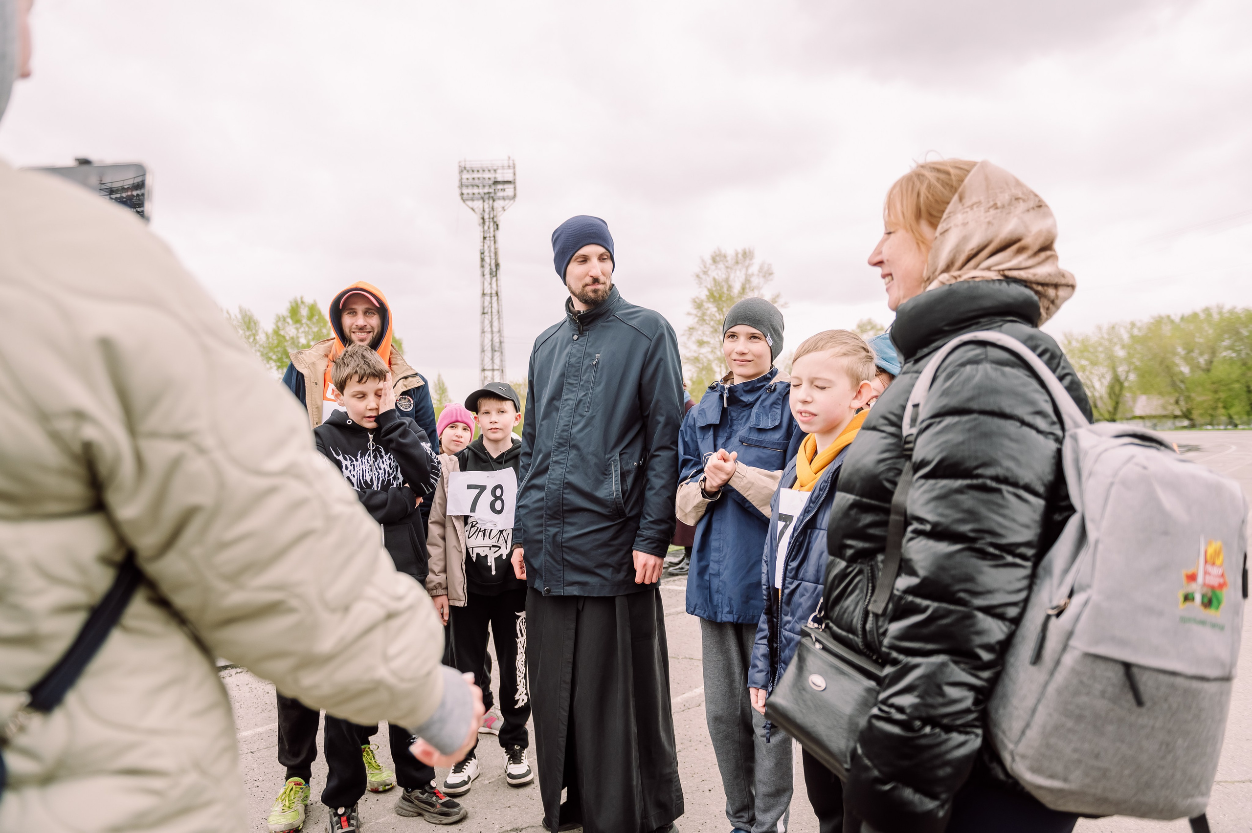 Пасхальный забег «Вера и Спорт» на стадионе Шахтёр. Детский фотограф, семейный фотограф и репортажи в Кемерово
