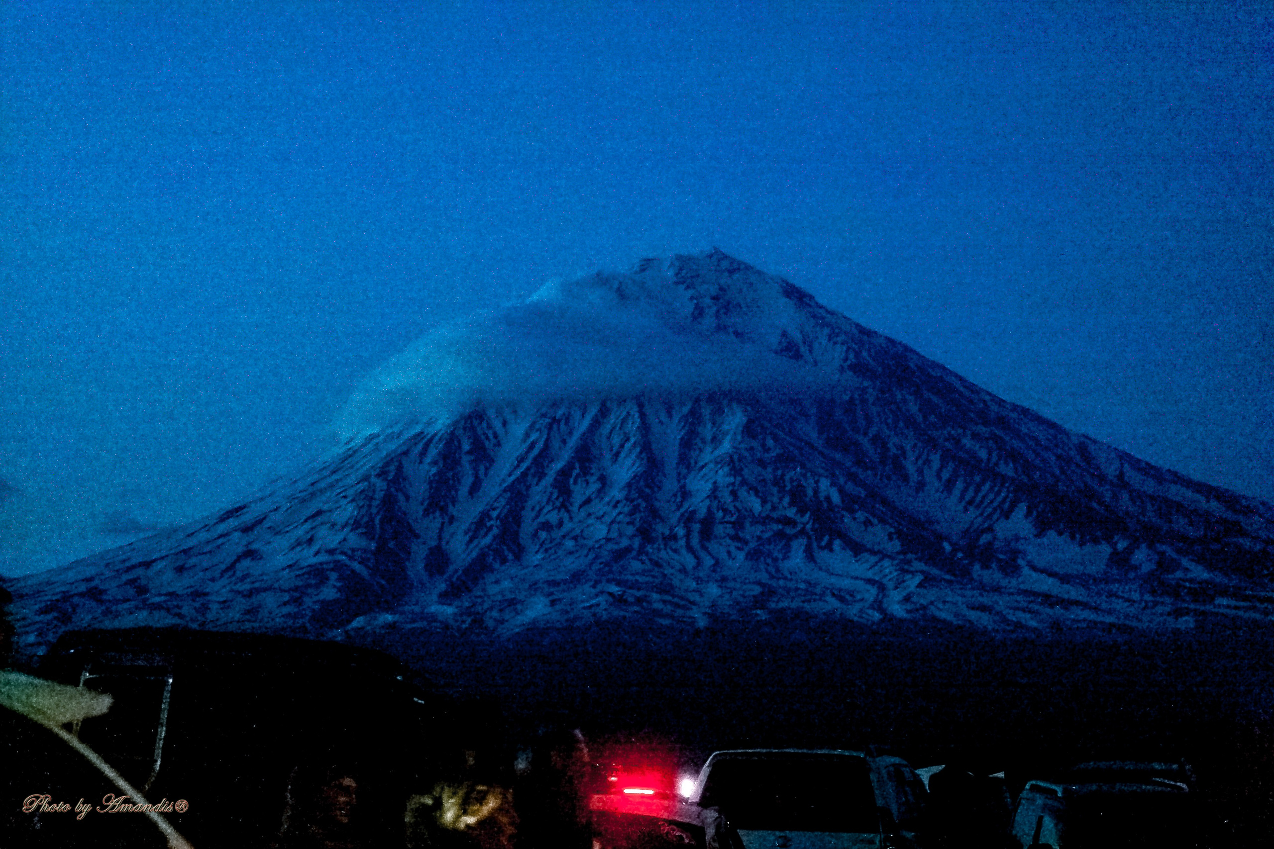 Огненное шоу у памятника «Здесь начинается Россия». Камчатка. Май 2017. Репортажная съемка в Москве и области. Анималистика