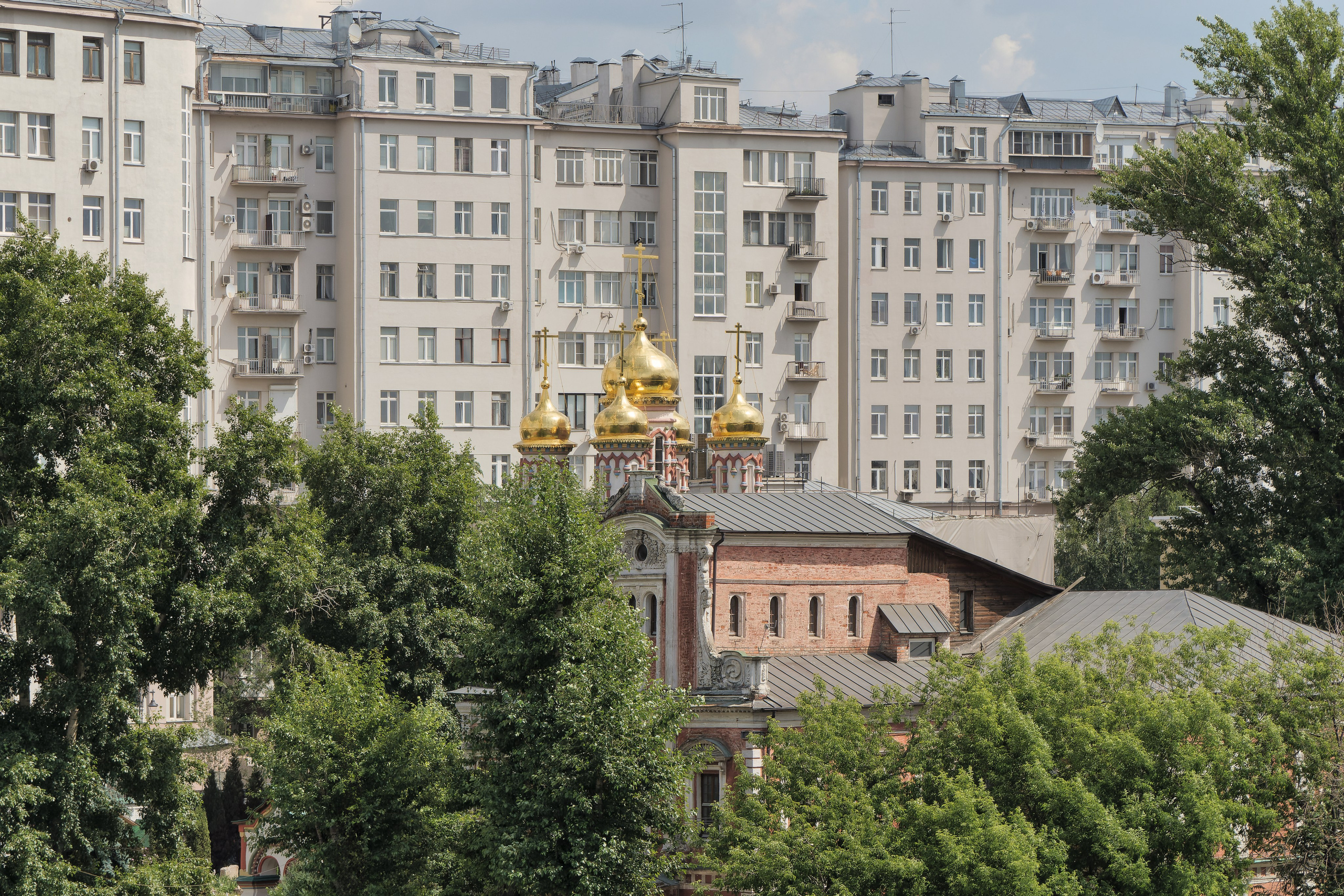 Картинки с острова между Берсеневской и Якиманской набережными Москвы-реки. Фотограф Никифоров-Гордеев Сергей. Москва и МО