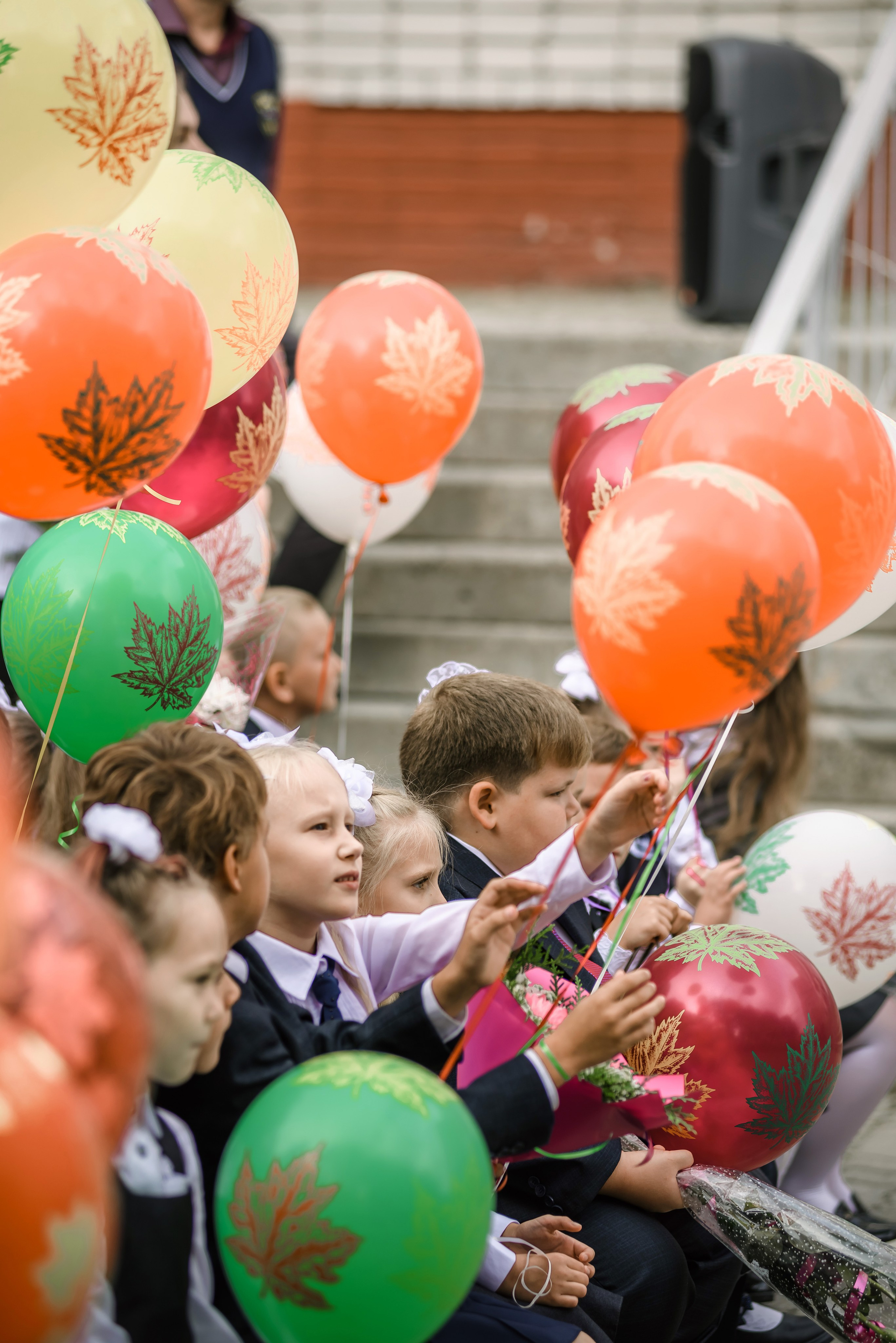 Линейка 11-е классы 2023. Фотограф Галина Лисанова, г. Брянск