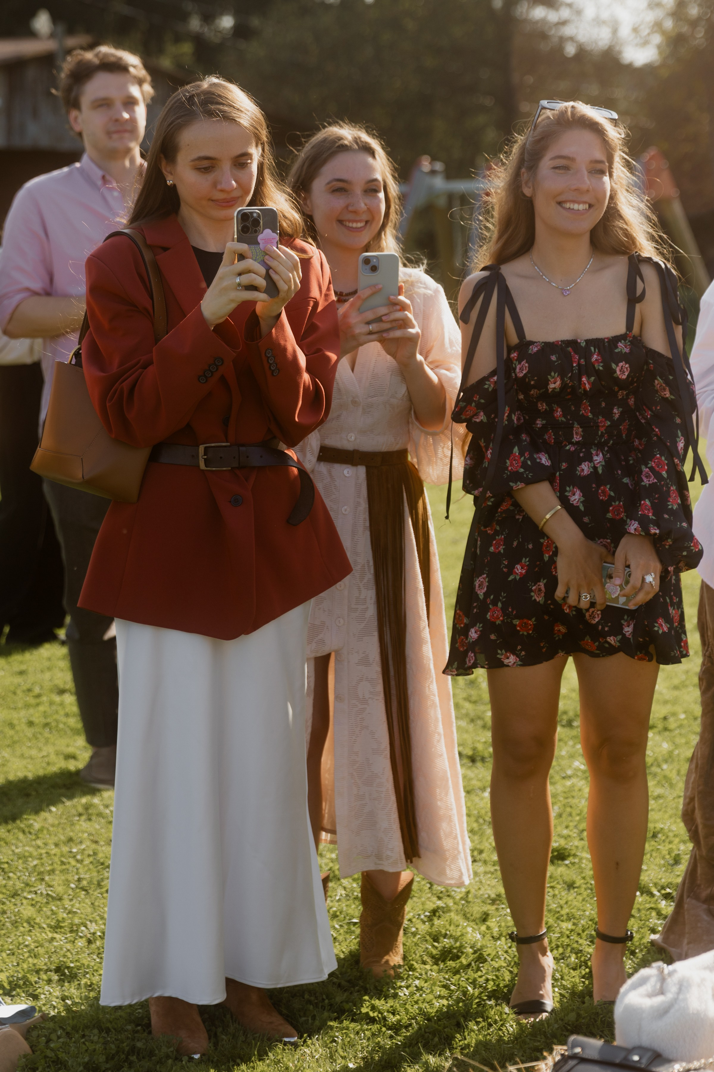 Алиса и Слава, роспись в Москве и вечеринка на природе, подальше от города. Фотограф в Москве Екатерина Черненко