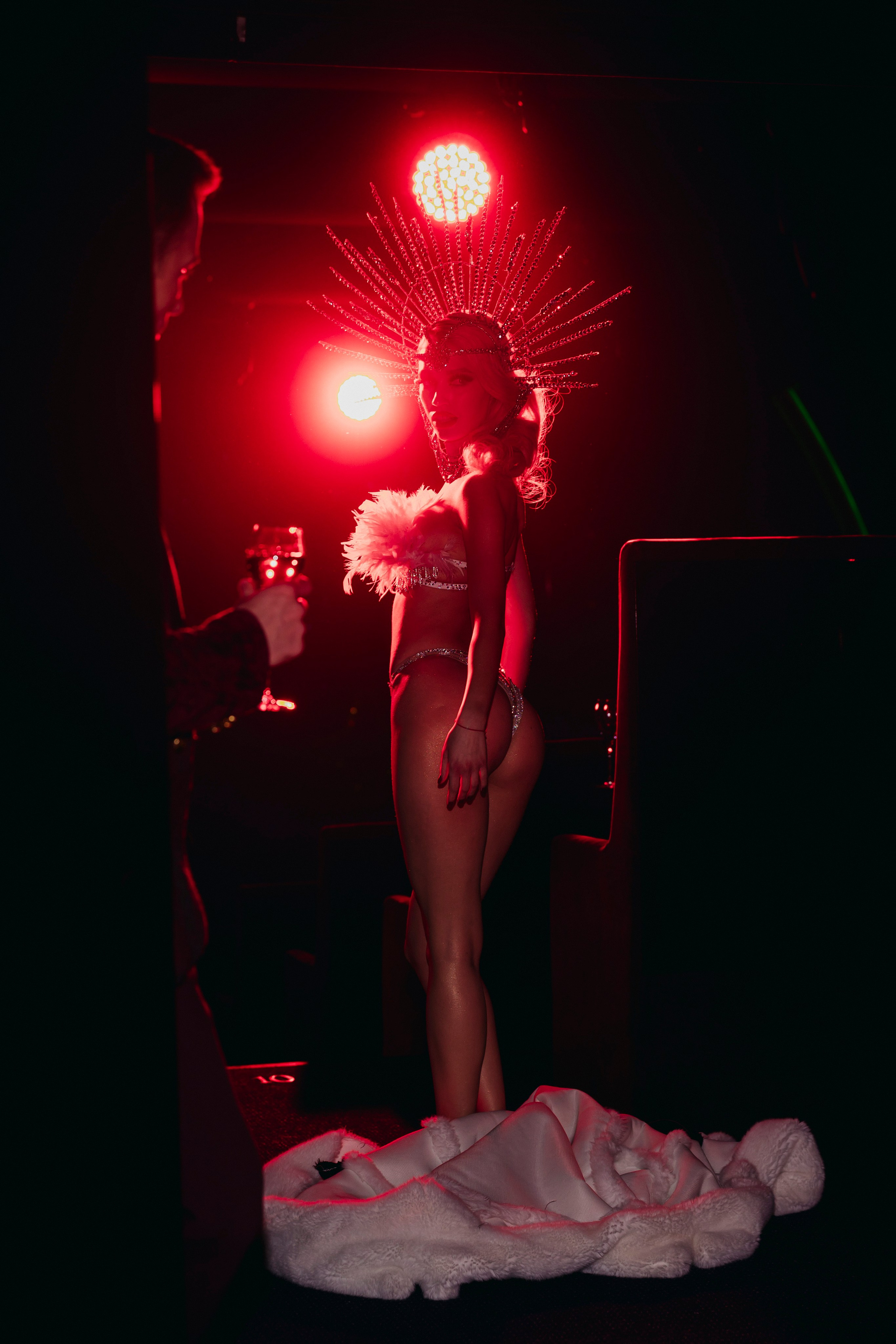 Erborian Russia, CRAVE Theatre, Moscow. «Птичка на проводе»: информационный портал в Москве