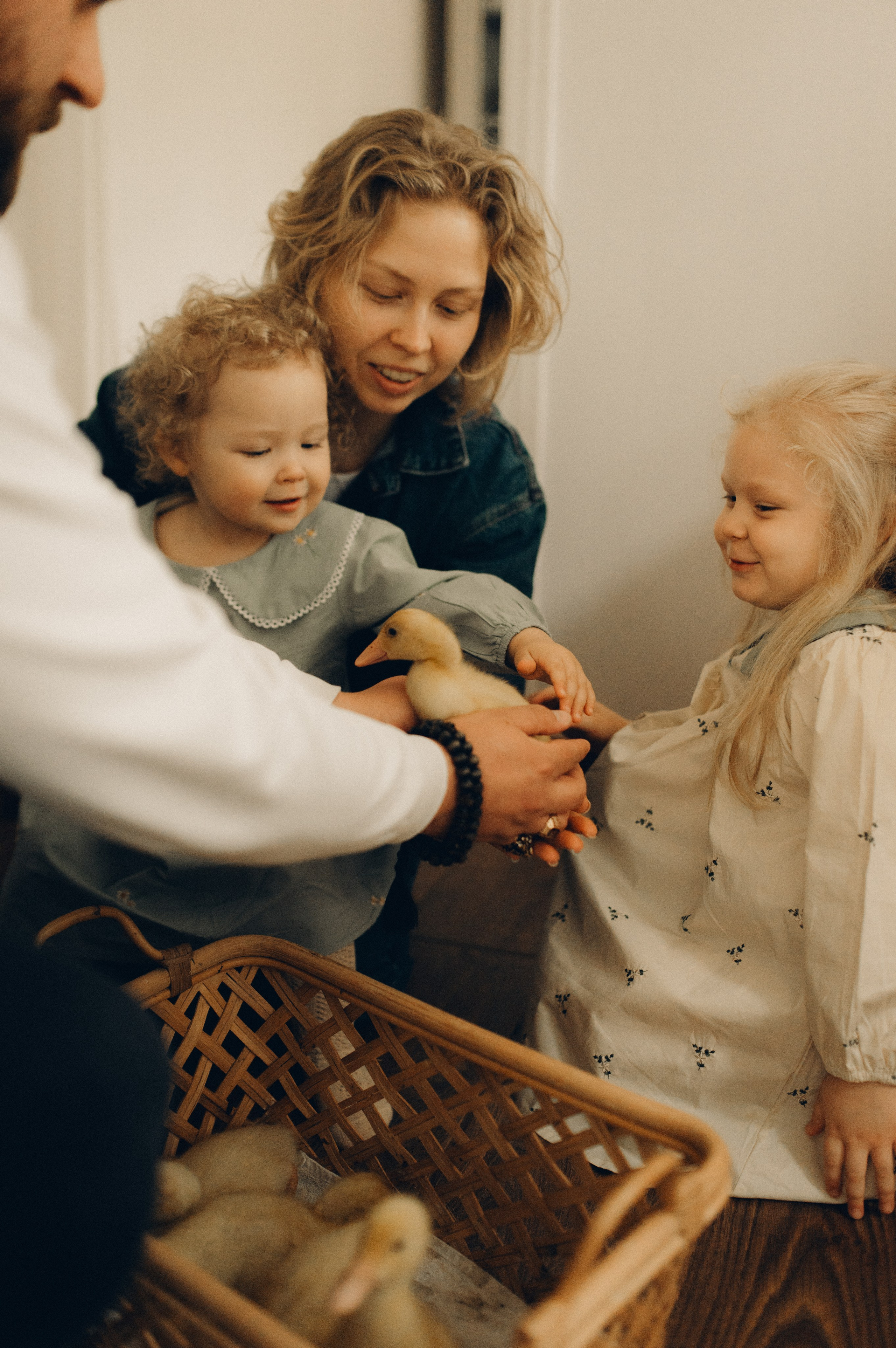 Весна в ладошках. Семейный фотограф в Москве Екатерина Денисенко | Фотосессии без постановки дома и в студии