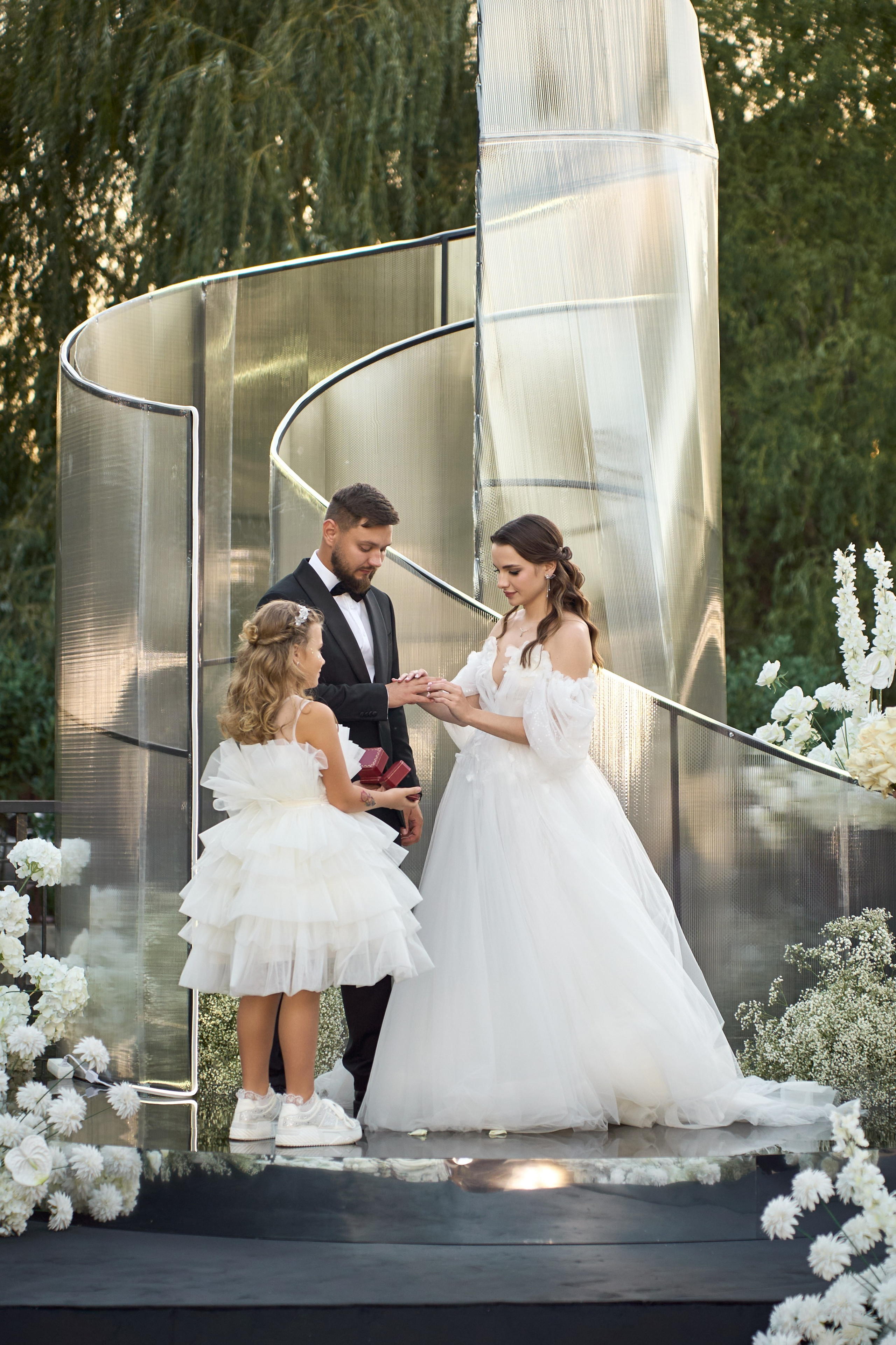 Свадьба с искусственным интеллектом в Усадьбе фамилии от ТВИНС СТУДИО лучших фотографов Краснодара. ТВИНС СТУДИО — лучшие свадебные фотографы и видеографы в Краснодаре