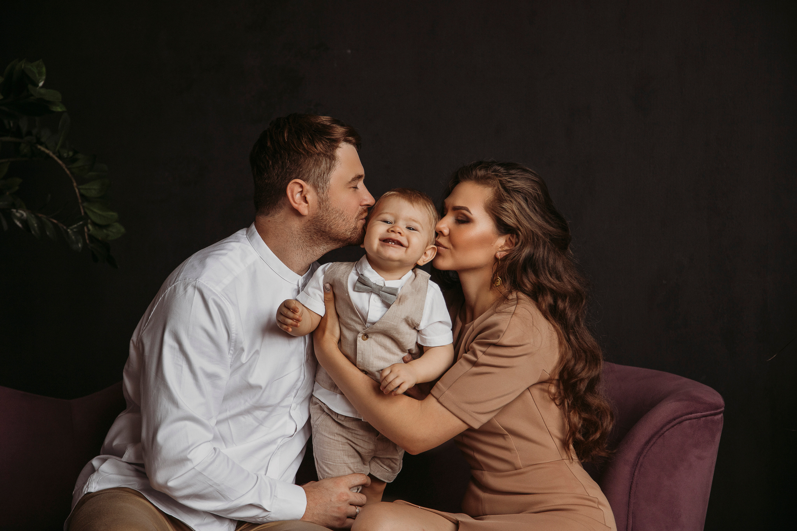 Семейная фотосессия в студии. Семейный фотограф в Краснодаре Коломыцева Евгения