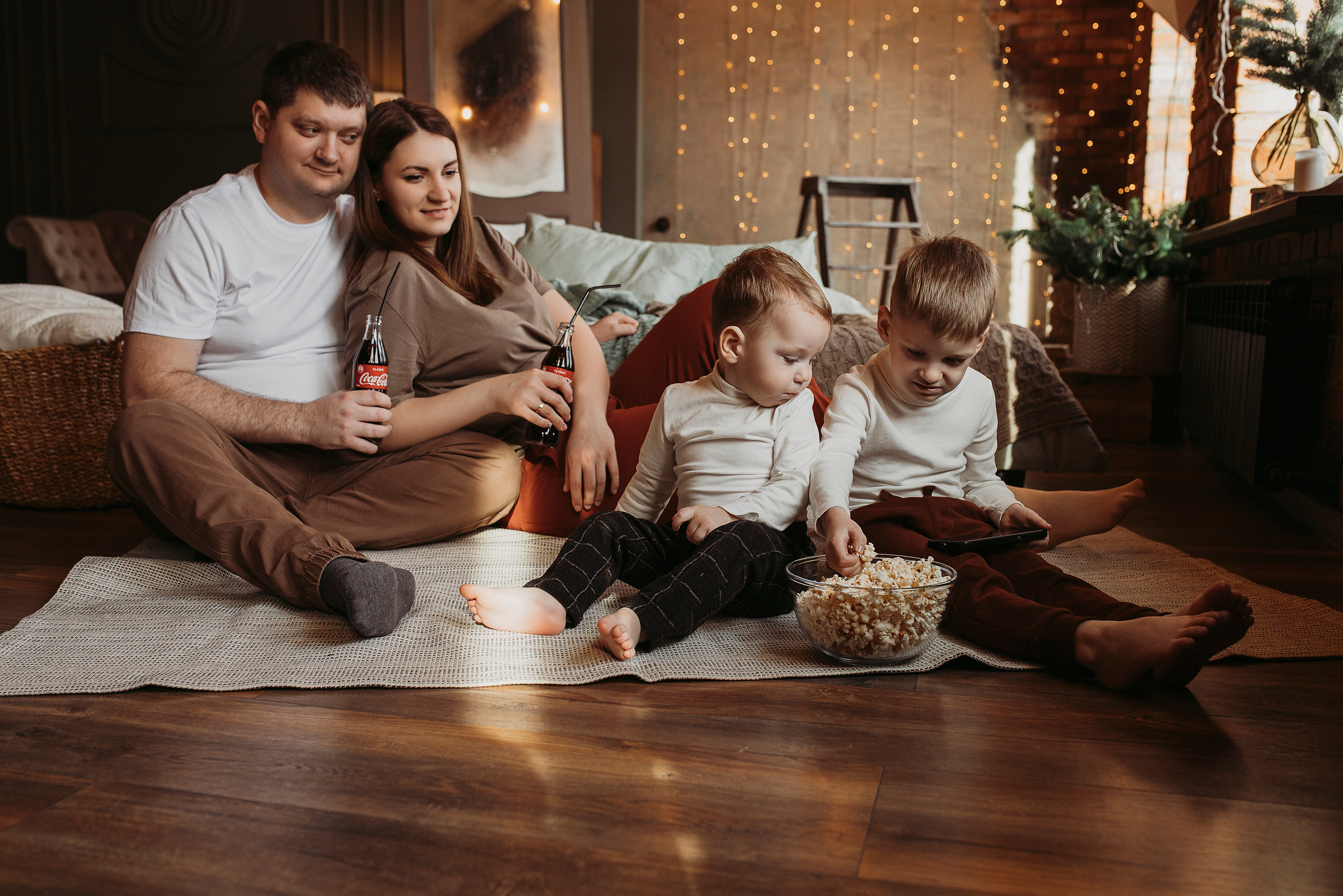 Семейная фотосессия в студии. Семейный фотограф в Краснодаре Коломыцева Евгения