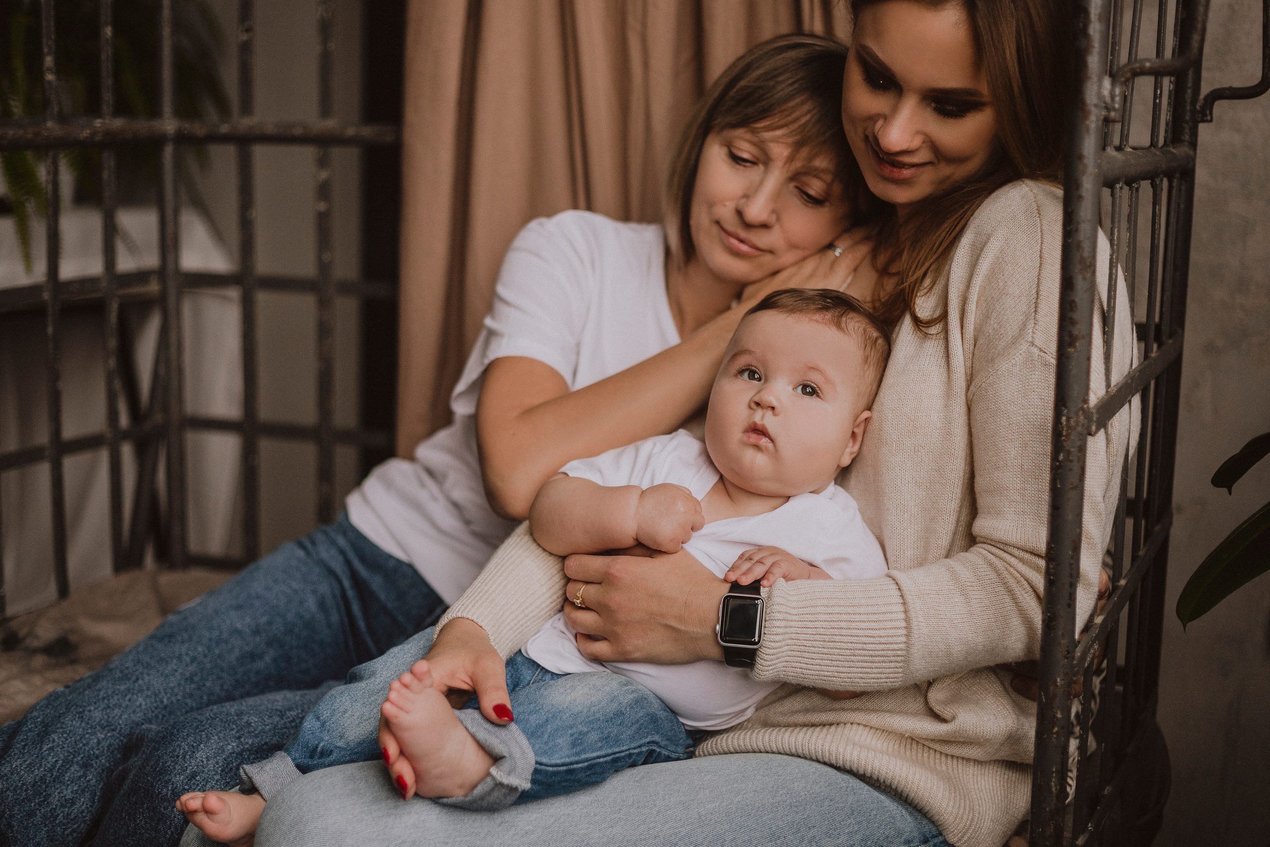 Семейная фотосессия в студии. Семейный фотограф в Краснодаре Коломыцева Евгения