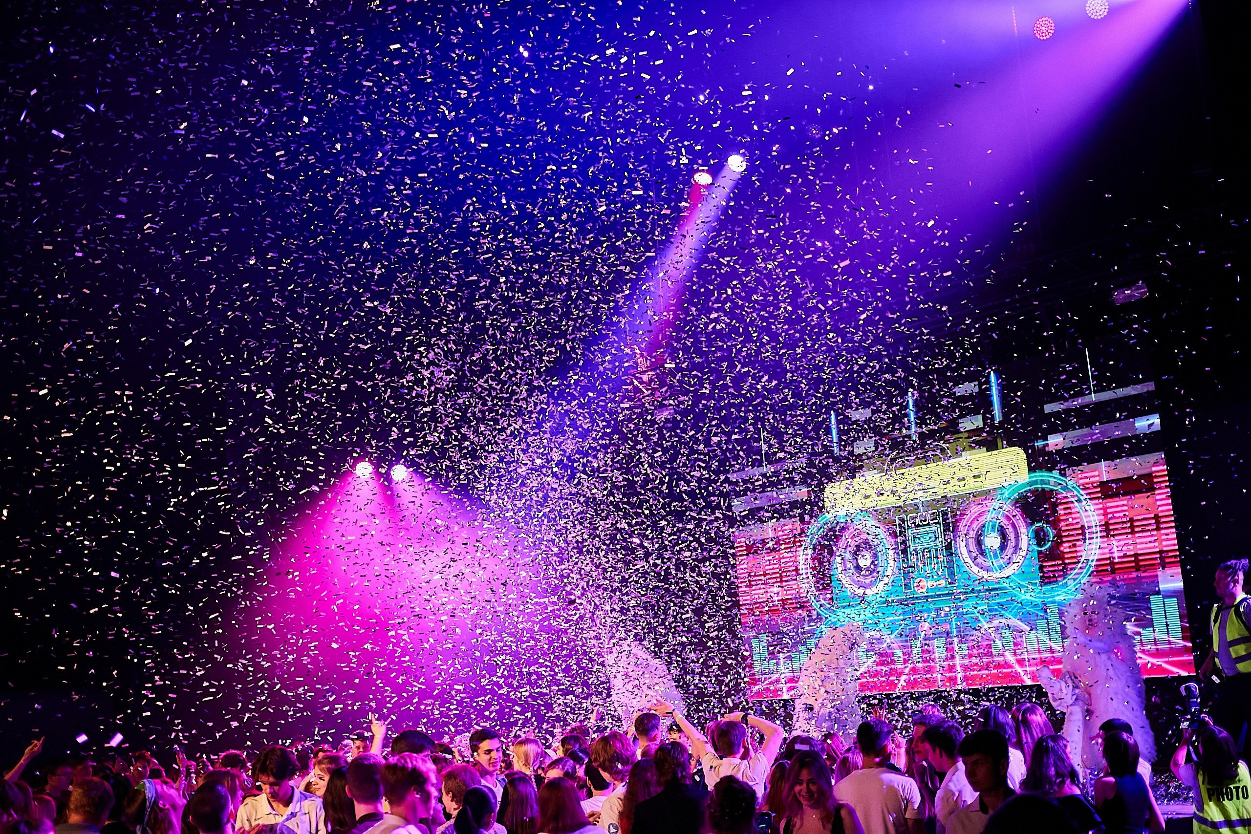 Выпускной 2024 концертный зал Академия ВТБ. Фотограф и Видеограф в Москве. Олег Корушев