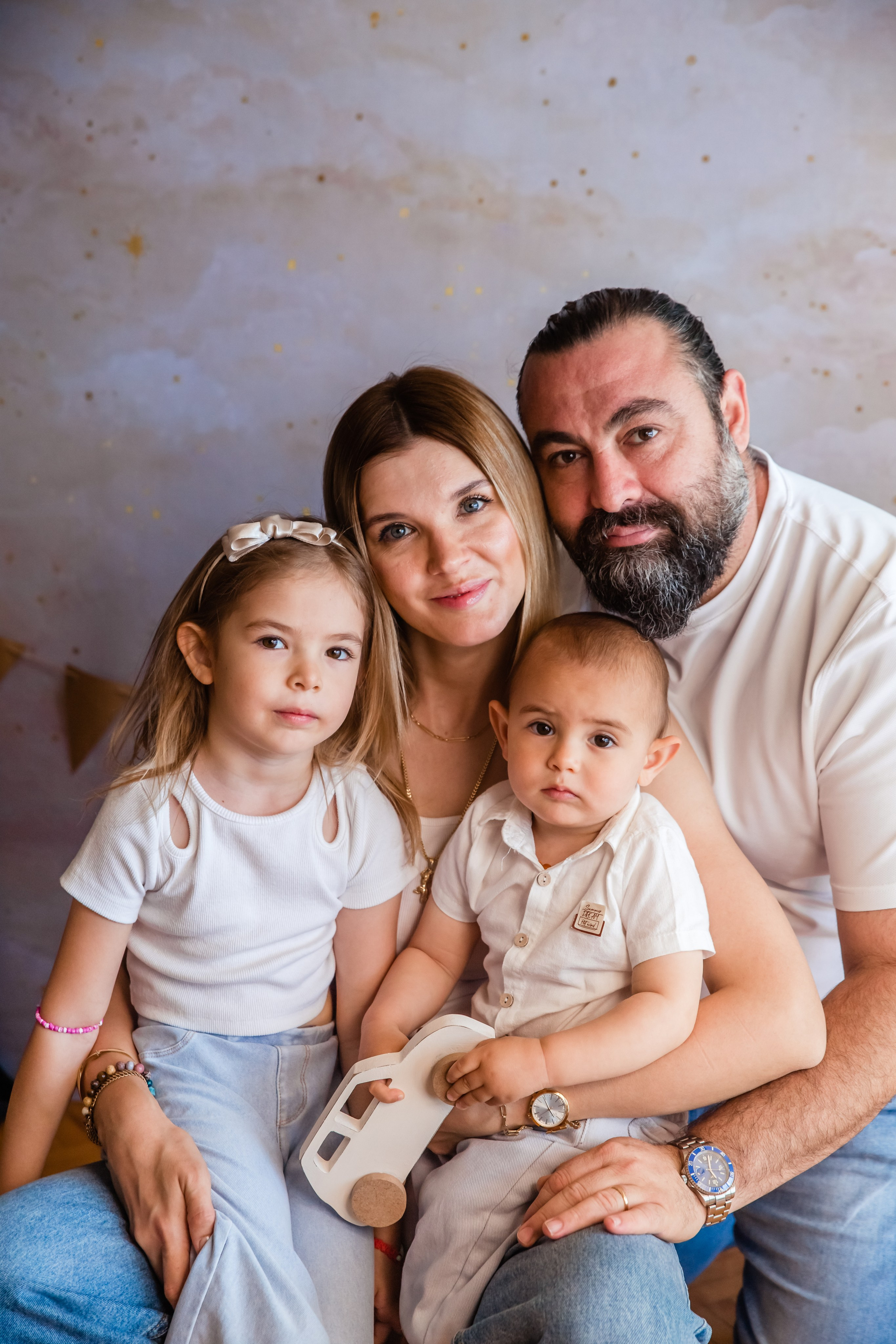 Happy family. Professional family and children’s photographer in Izmir Irina Eron