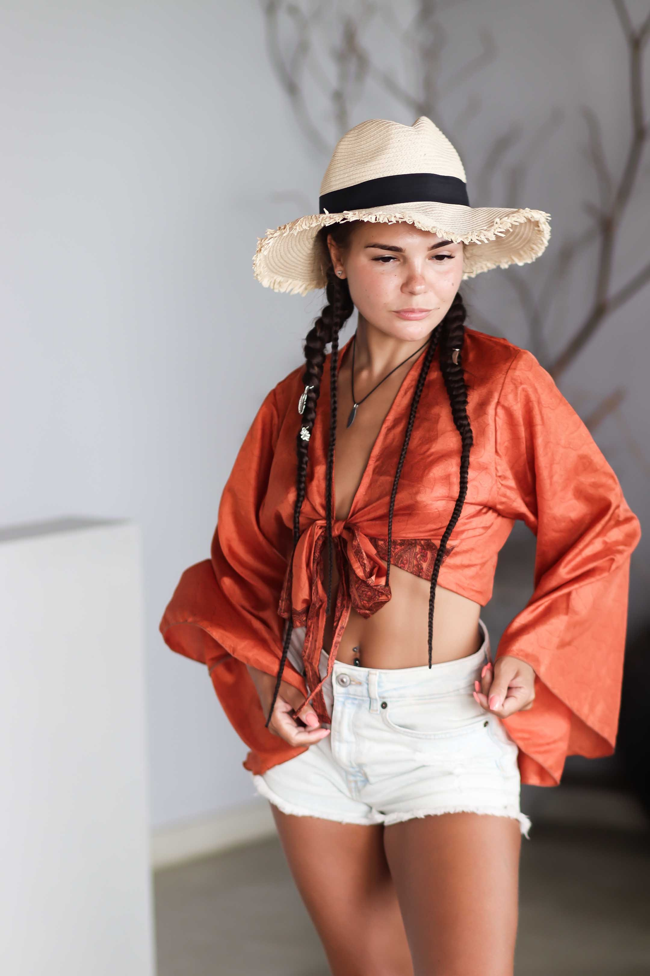 Коллекция купальников бикини. Фотограф на Шри-Ланке