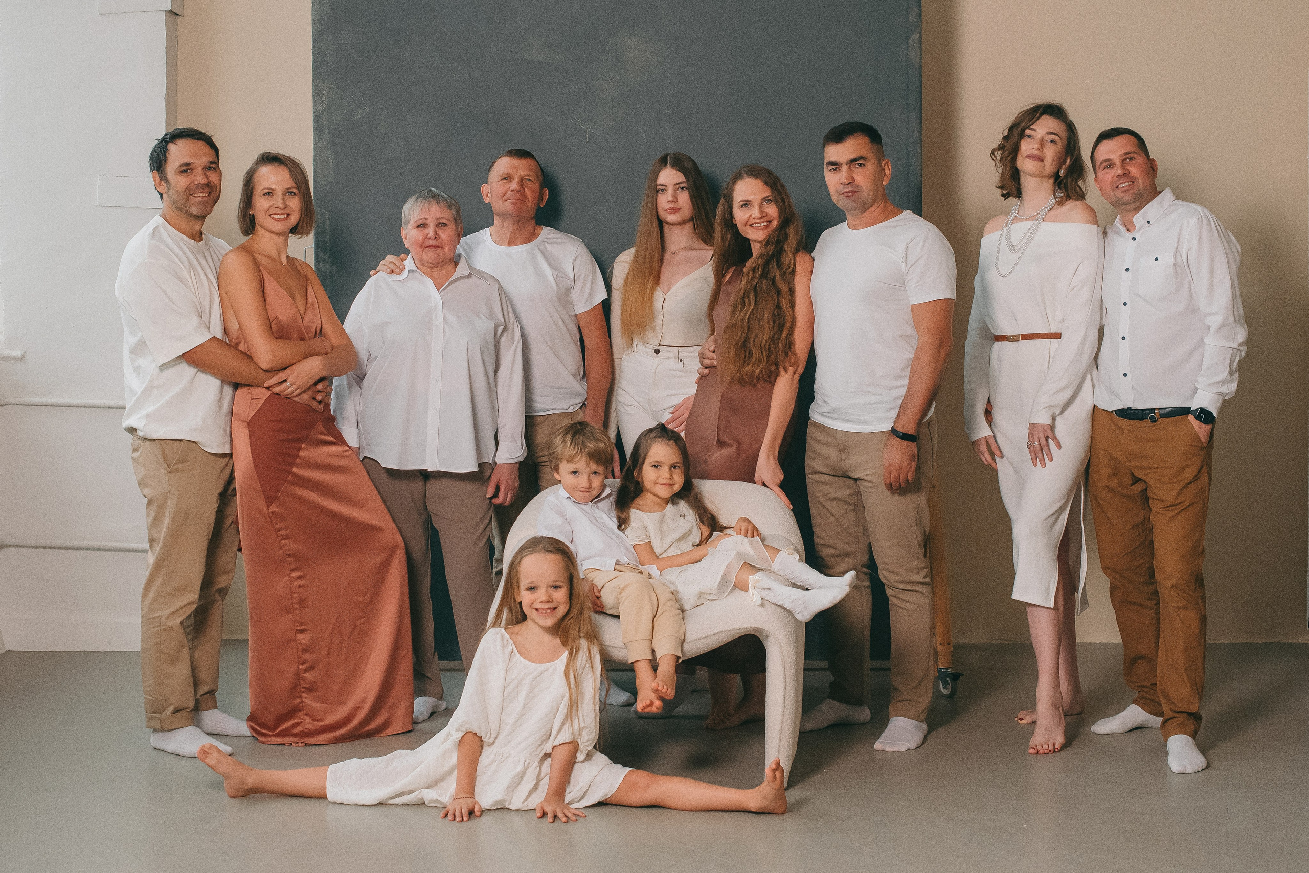 Семейная фотосессия в студии. Семейный и детский фотограф в Обнинске, Калуге, Москве