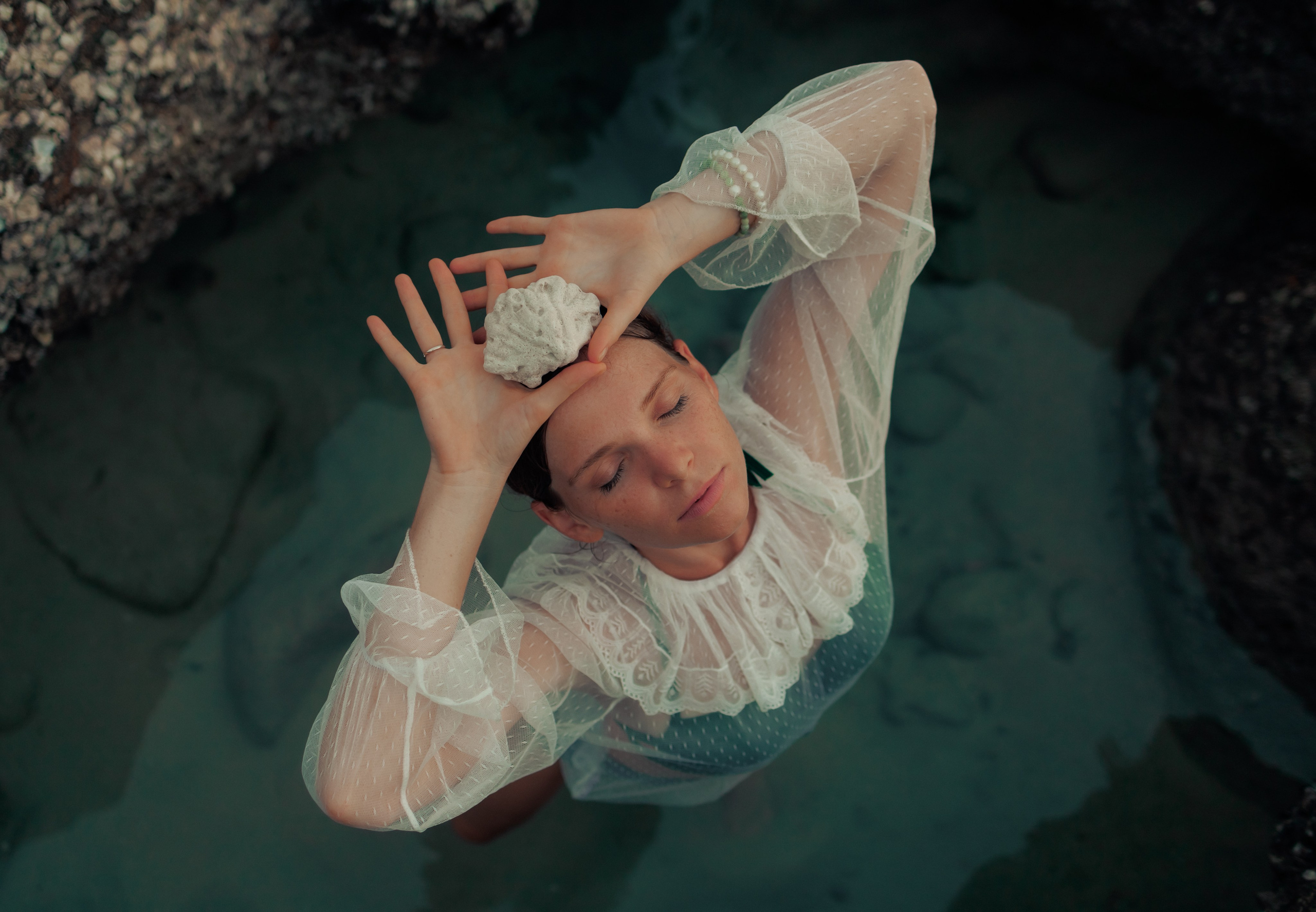 Contacts. Lyric photographer