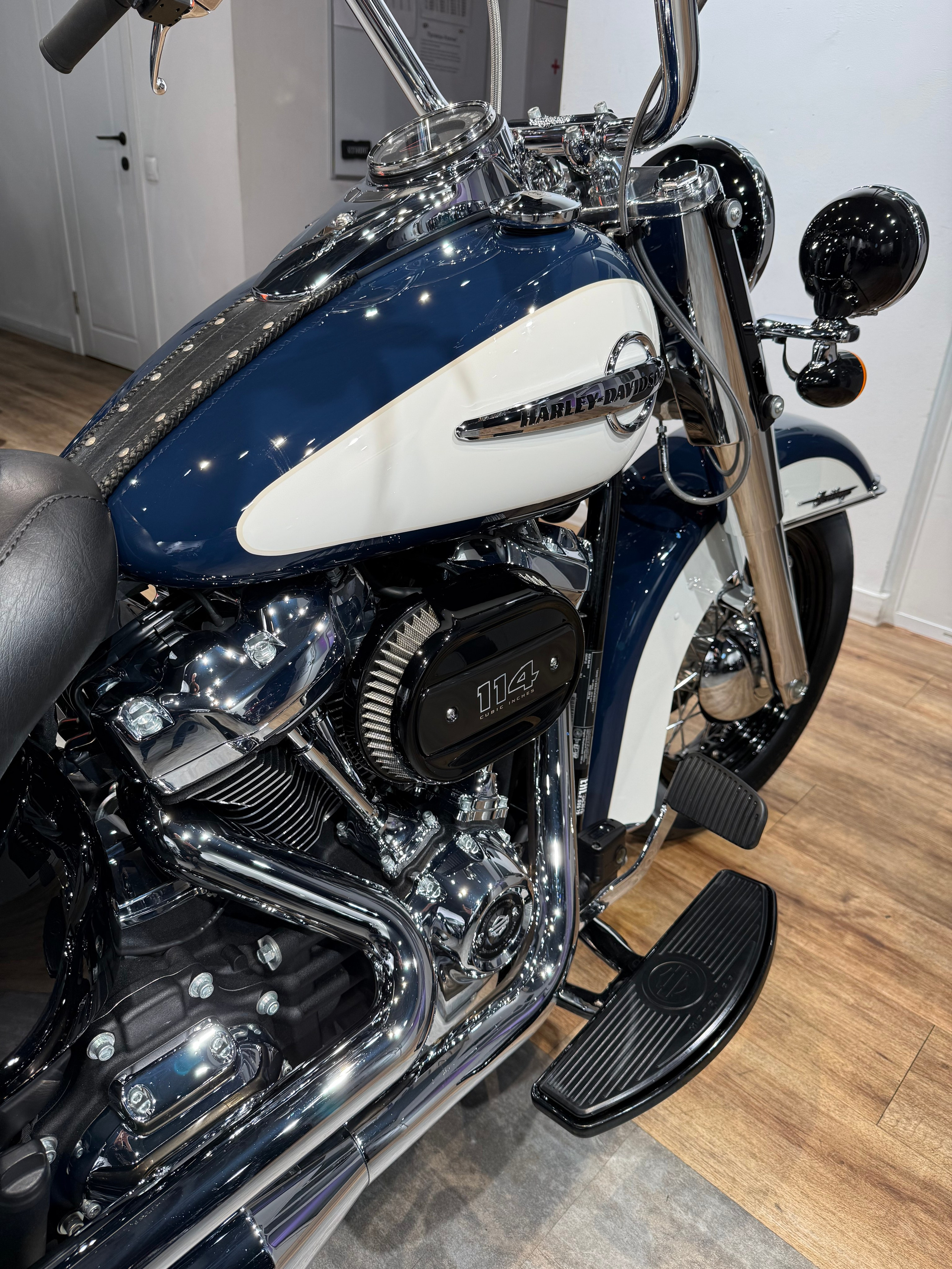 114 Heritage NEW (Billiard Blue & White). Hello Davidson, Москва. Только хорошие мотоциклы…