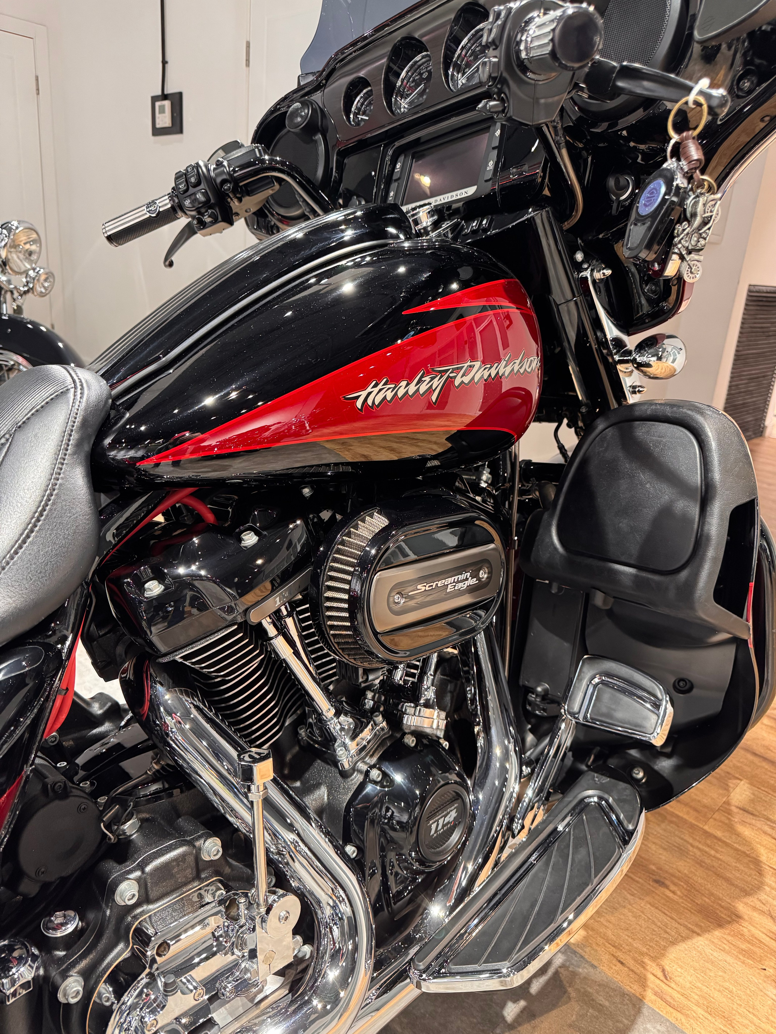 Купить Harley-Davidson 114 CVO Street Glide Special (Touring) — подробнее на сайте. Hello Davidson, Москва. Только хорошие мотоциклы…