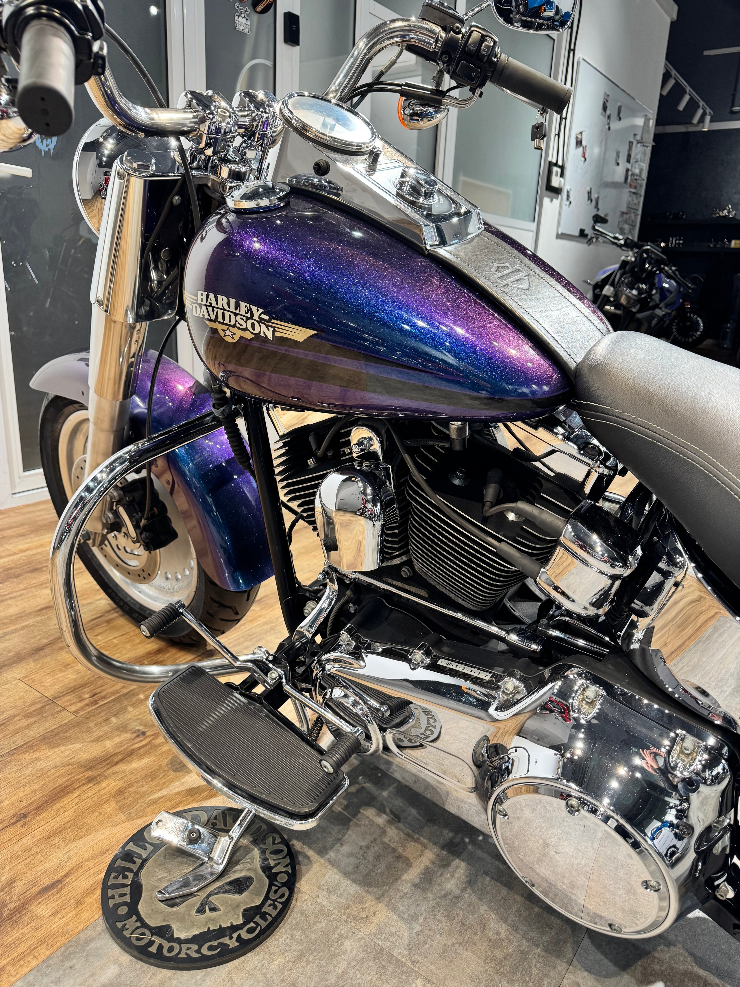 Мотоциклы Harley-Davidson 2010 Fat Boy (Flame Blue Pearl) (Softail)  — купить мотоцикл. Hello Davidson, Москва. Только хорошие мотоциклы…