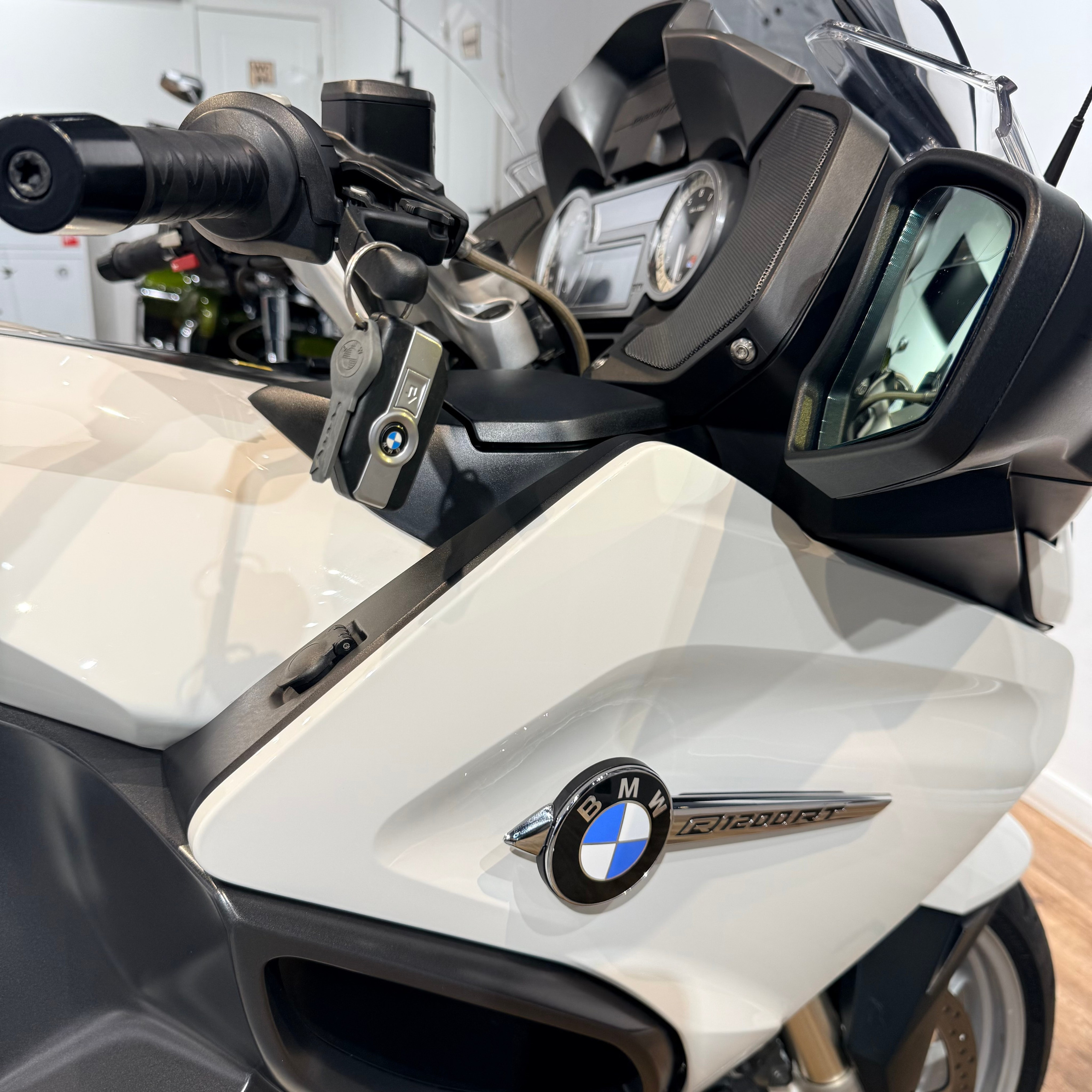 2015 BMW R1200RT Alpine White (VIN WB10*5141). Hello Davidson, Москва. Только хорошие мотоциклы…