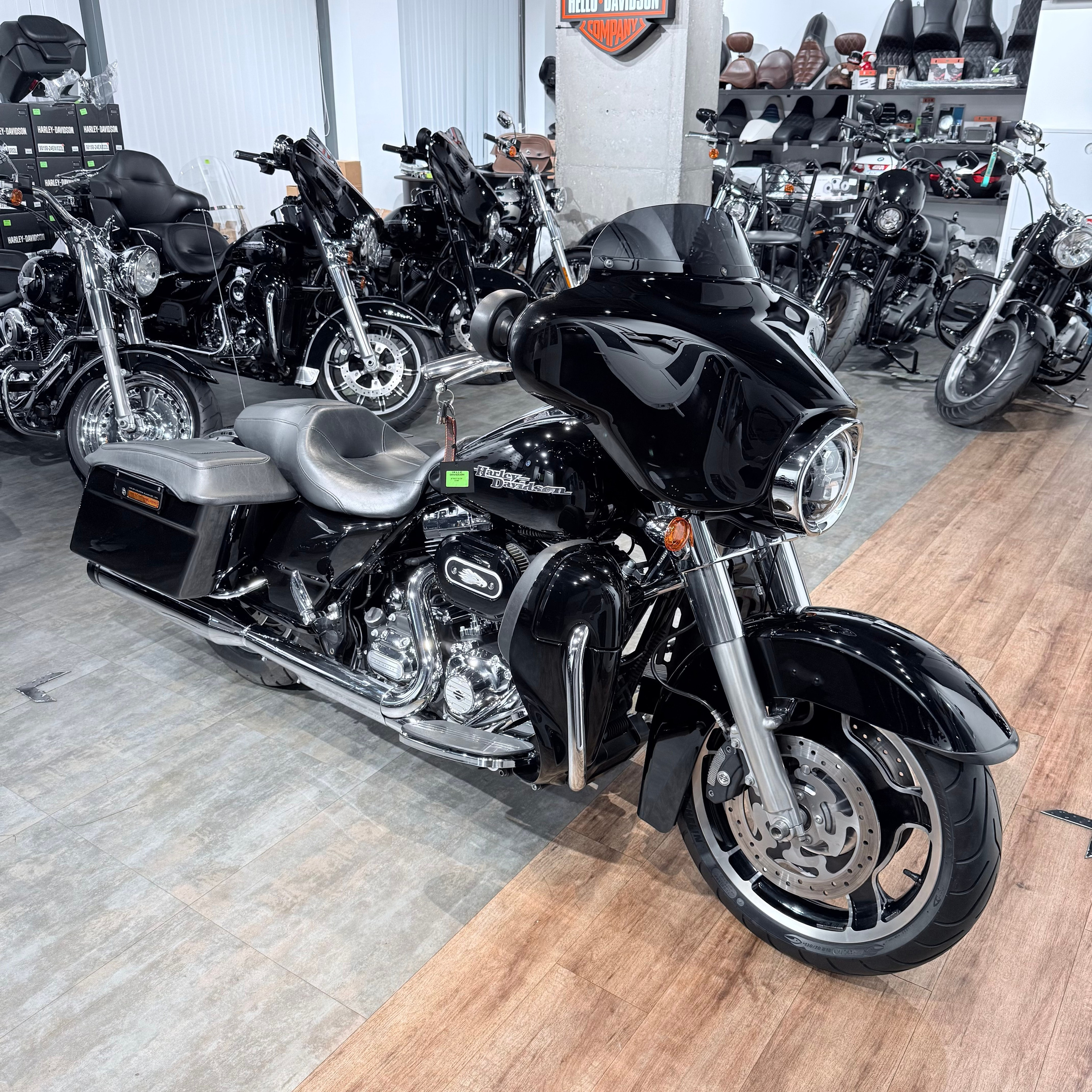 2012 Street Glide 103 АВS Vivid Вlаck. Hello Davidson, Москва. Только хорошие мотоциклы…